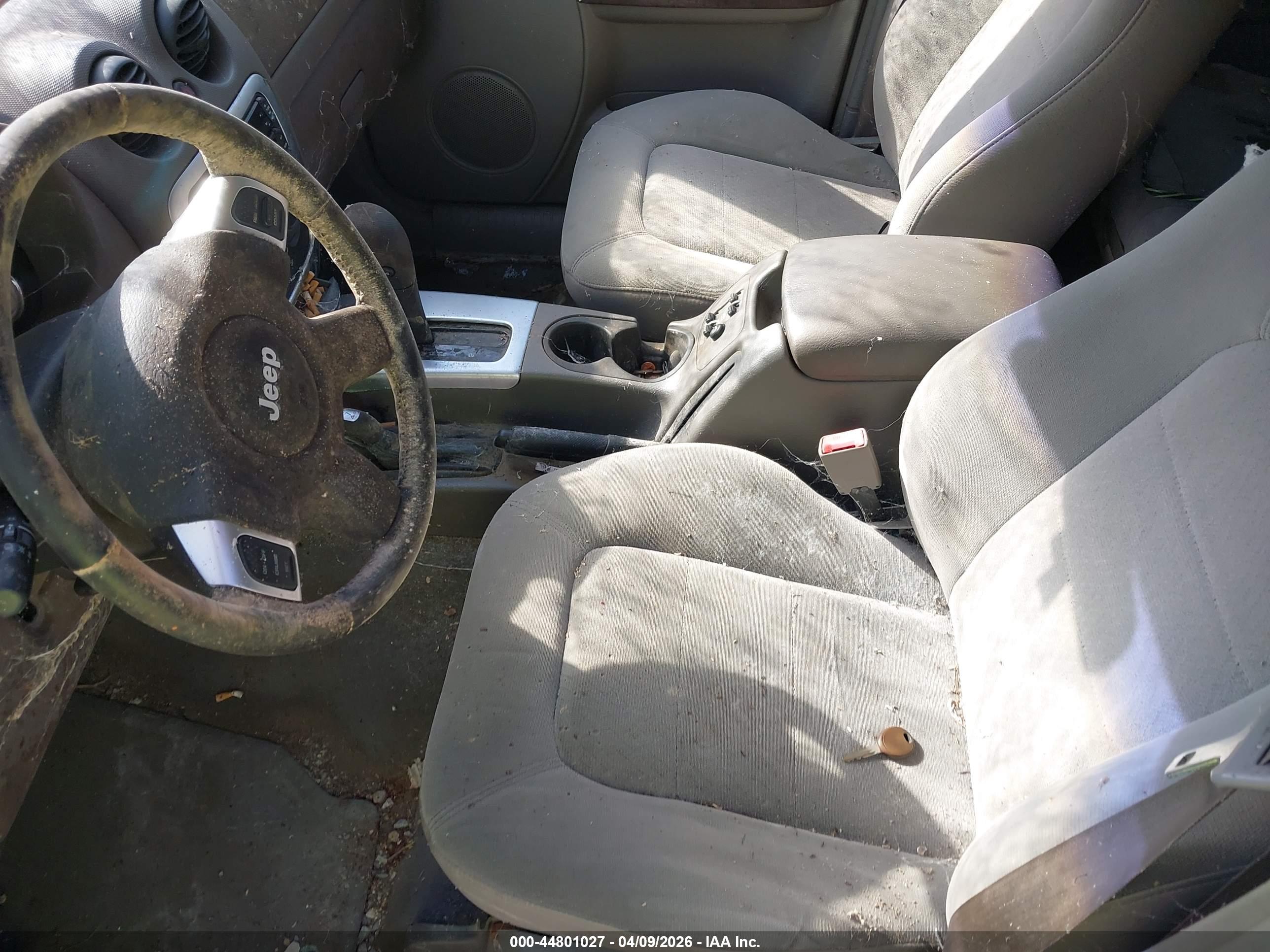 JEEP LIBERTY image 6