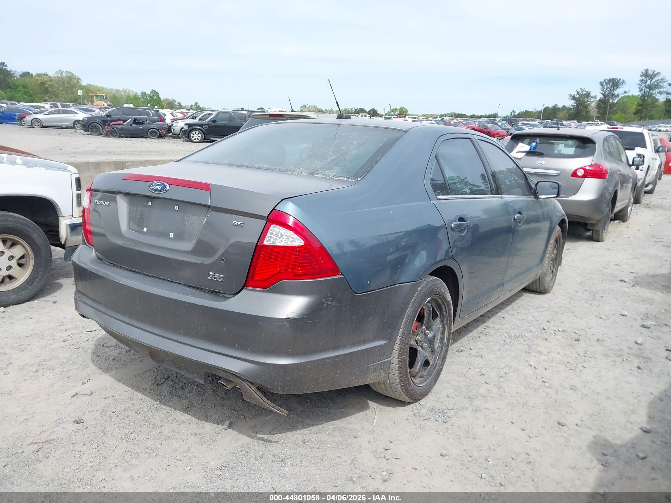 FORD FUSION image 4