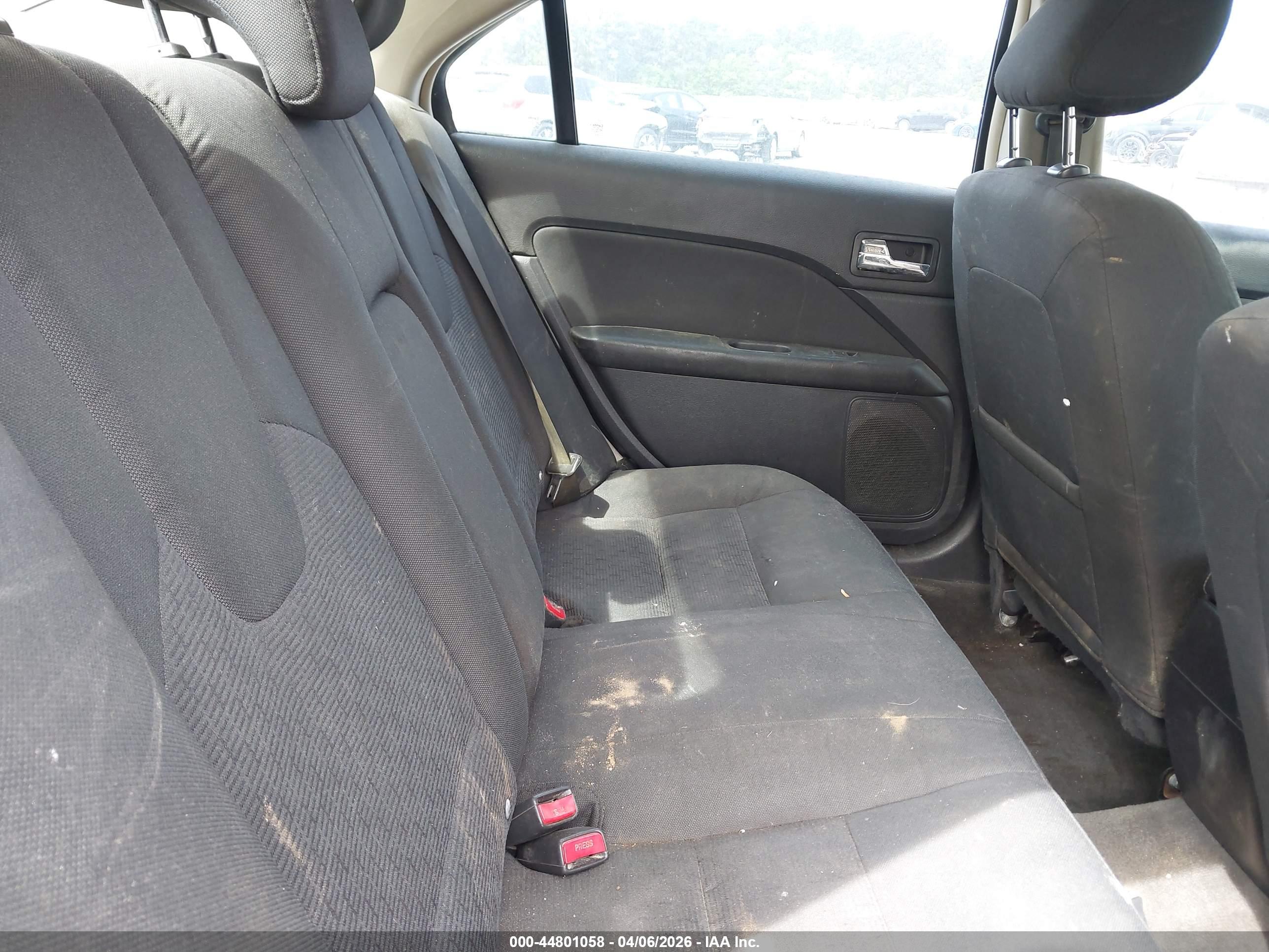 FORD FUSION image 8