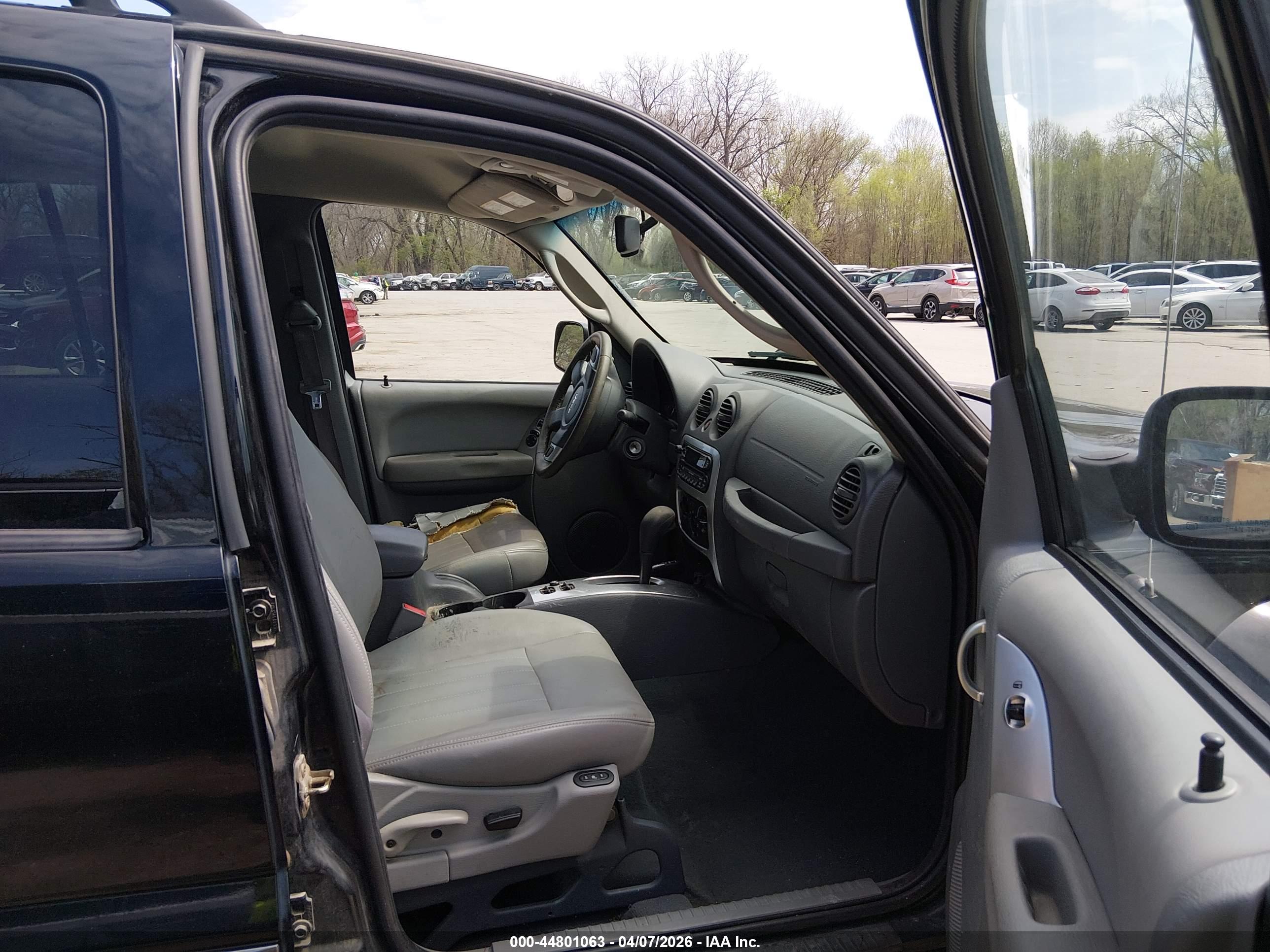 JEEP LIBERTY image 5
