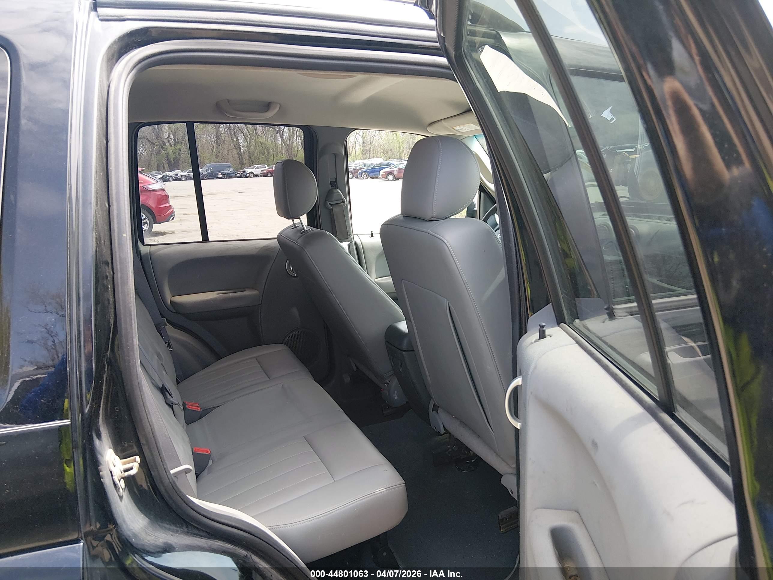 JEEP LIBERTY image 8