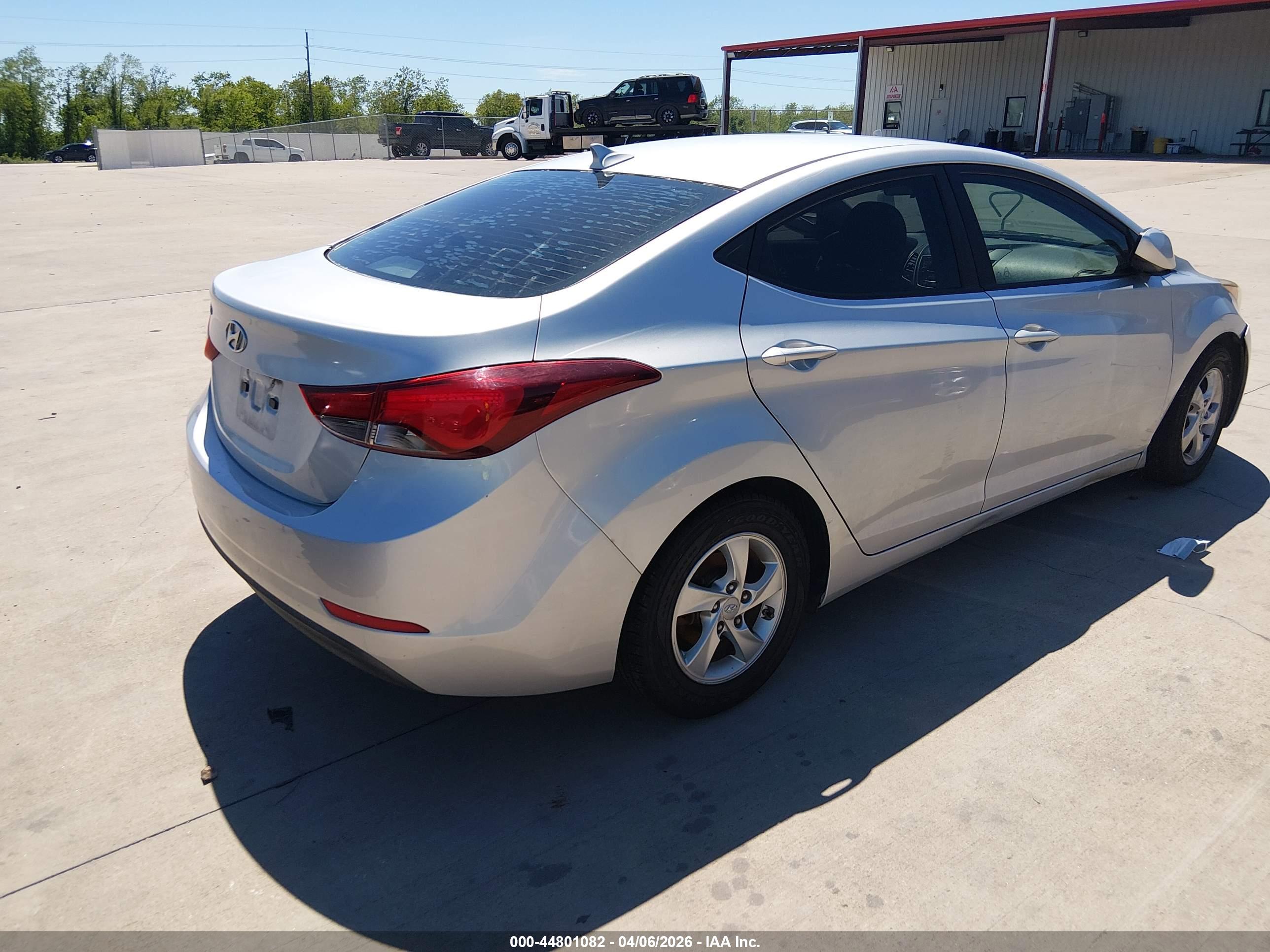 HYUNDAI ELANTRA image 4