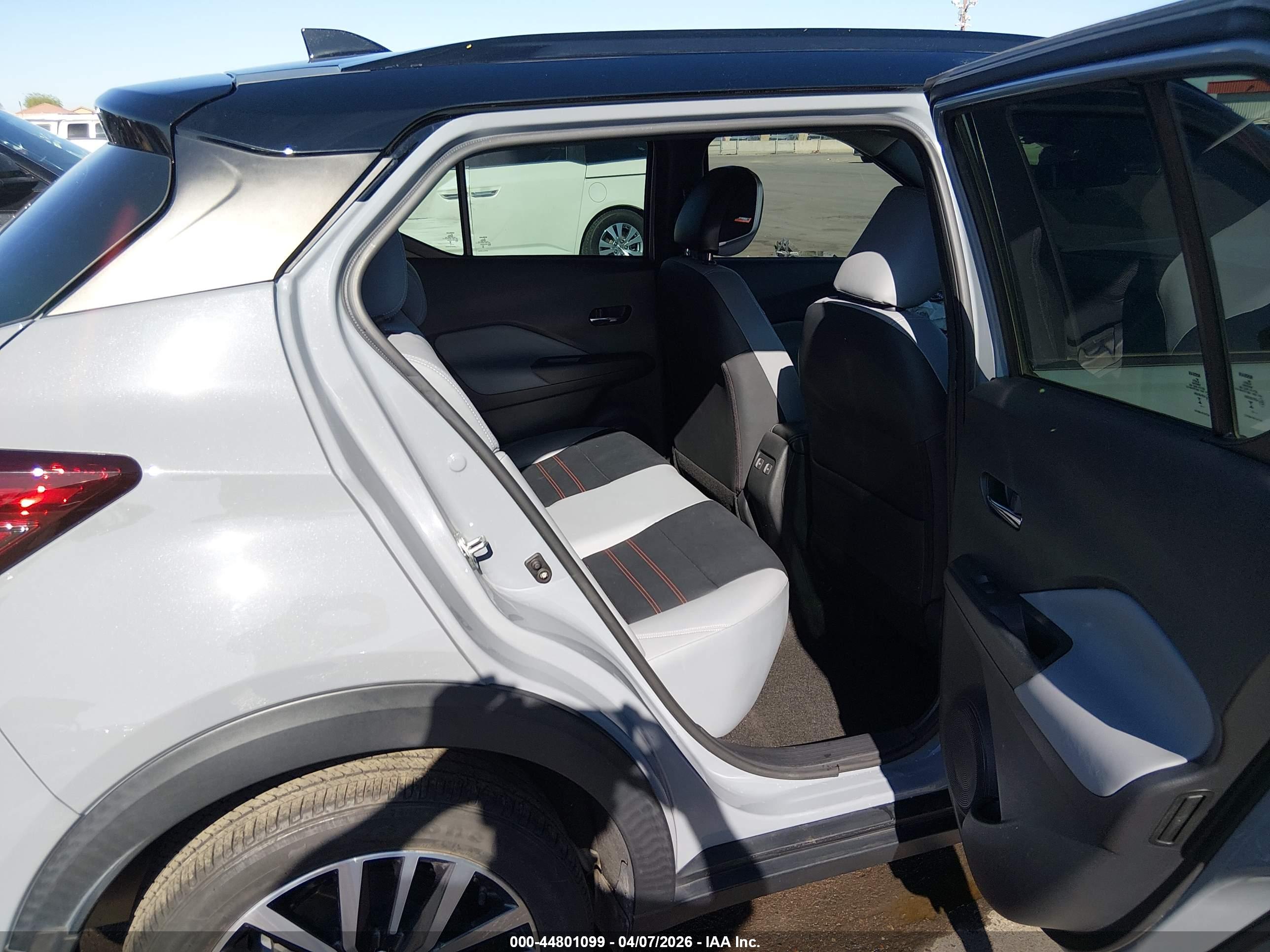 NISSAN KICKS image 8