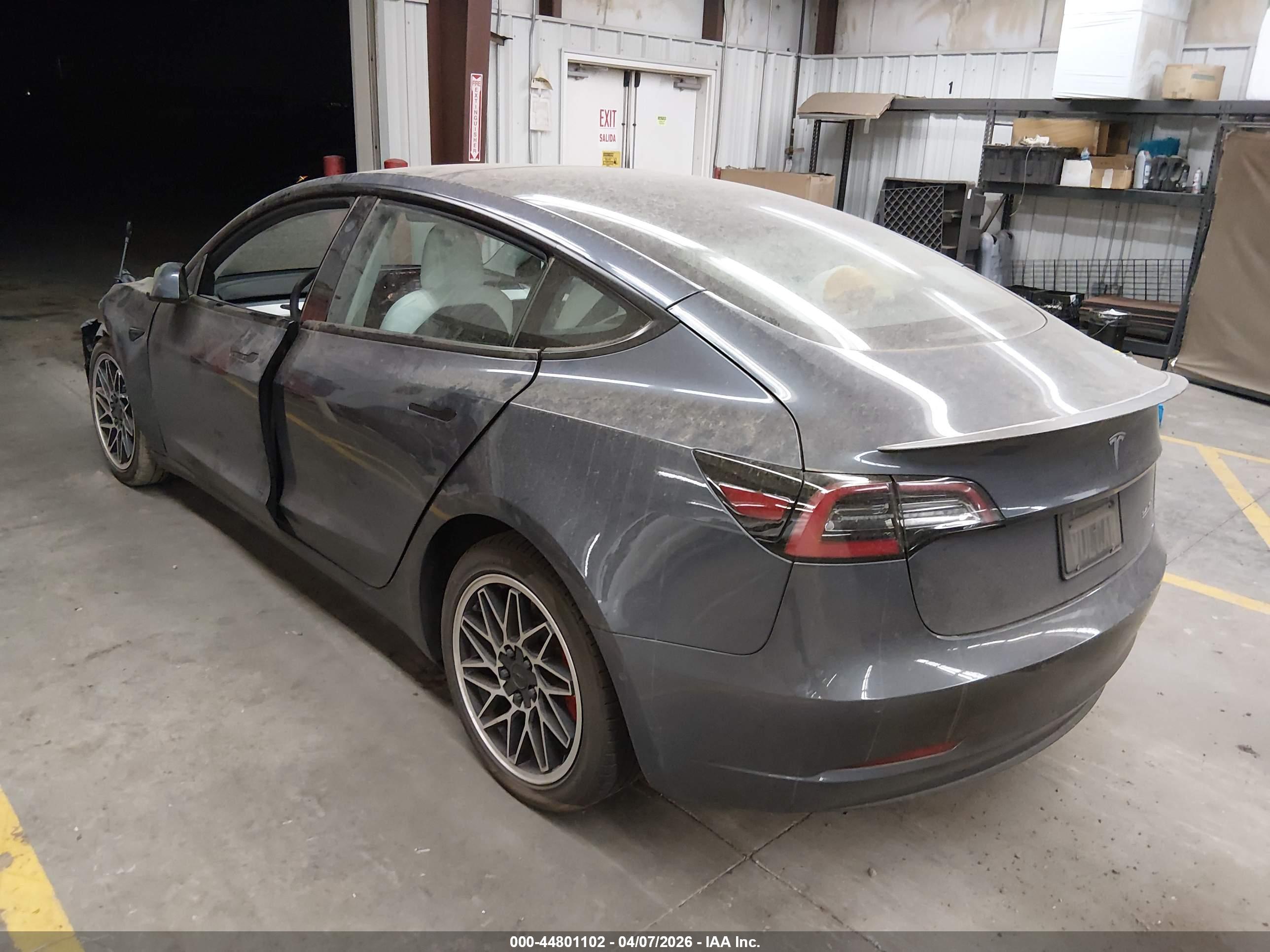 TESLA MODEL image 3