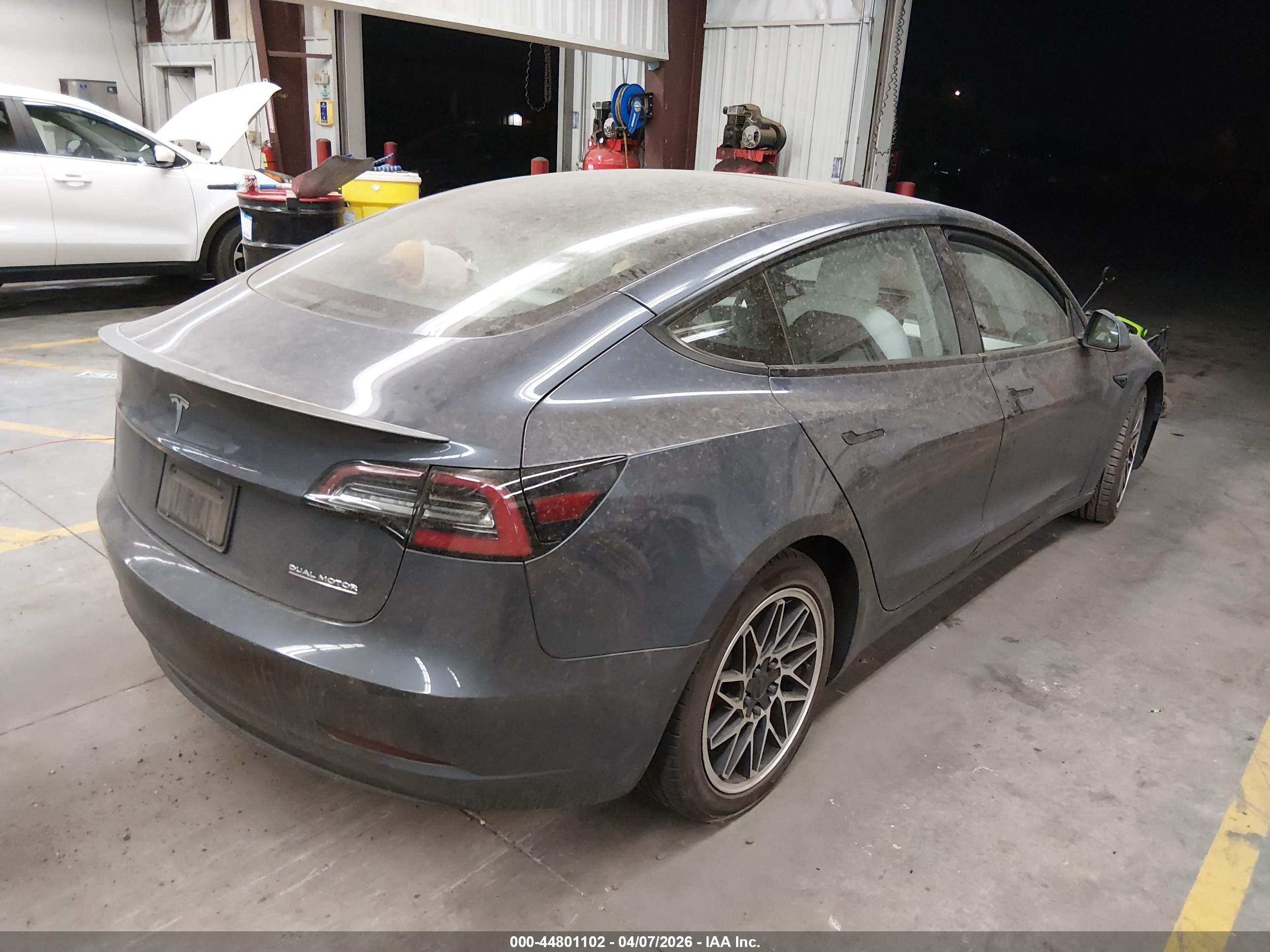 TESLA MODEL image 4