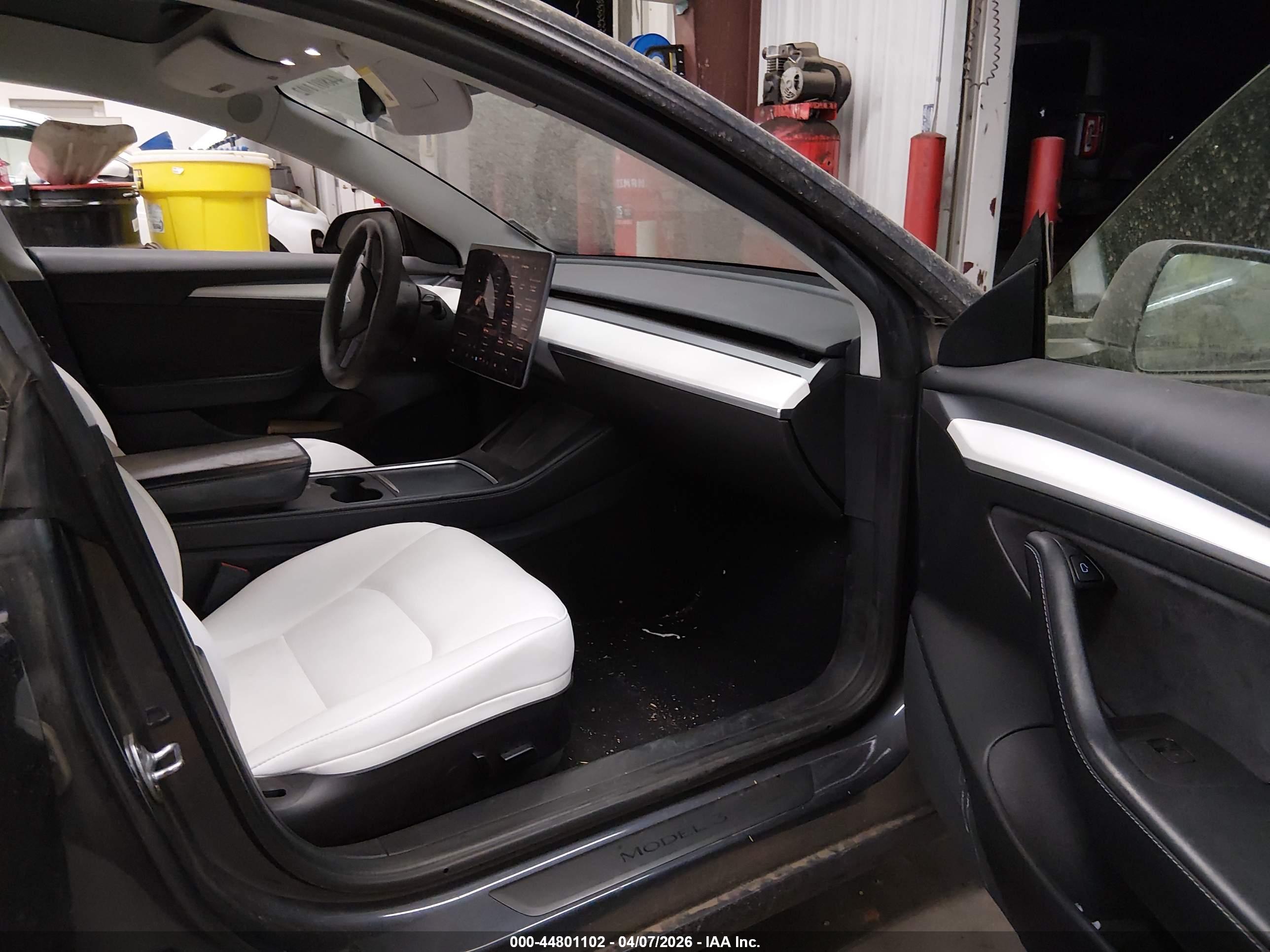 TESLA MODEL image 5