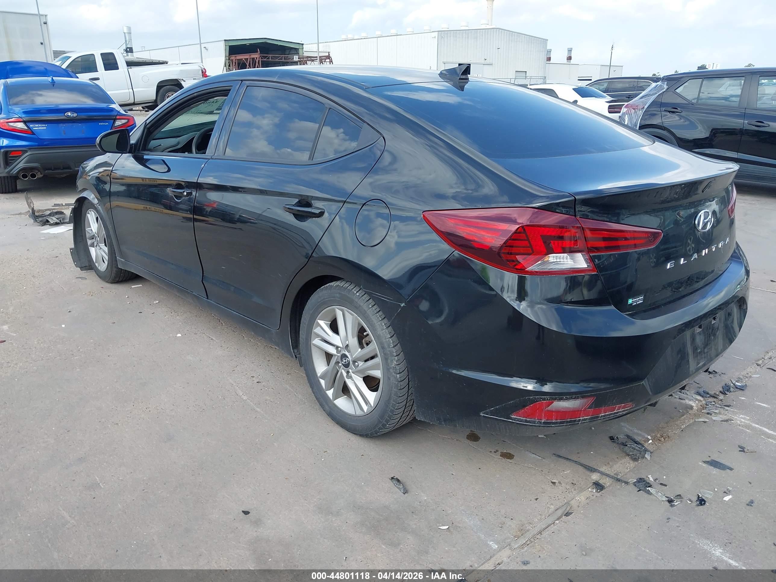 HYUNDAI ELANTRA image 3