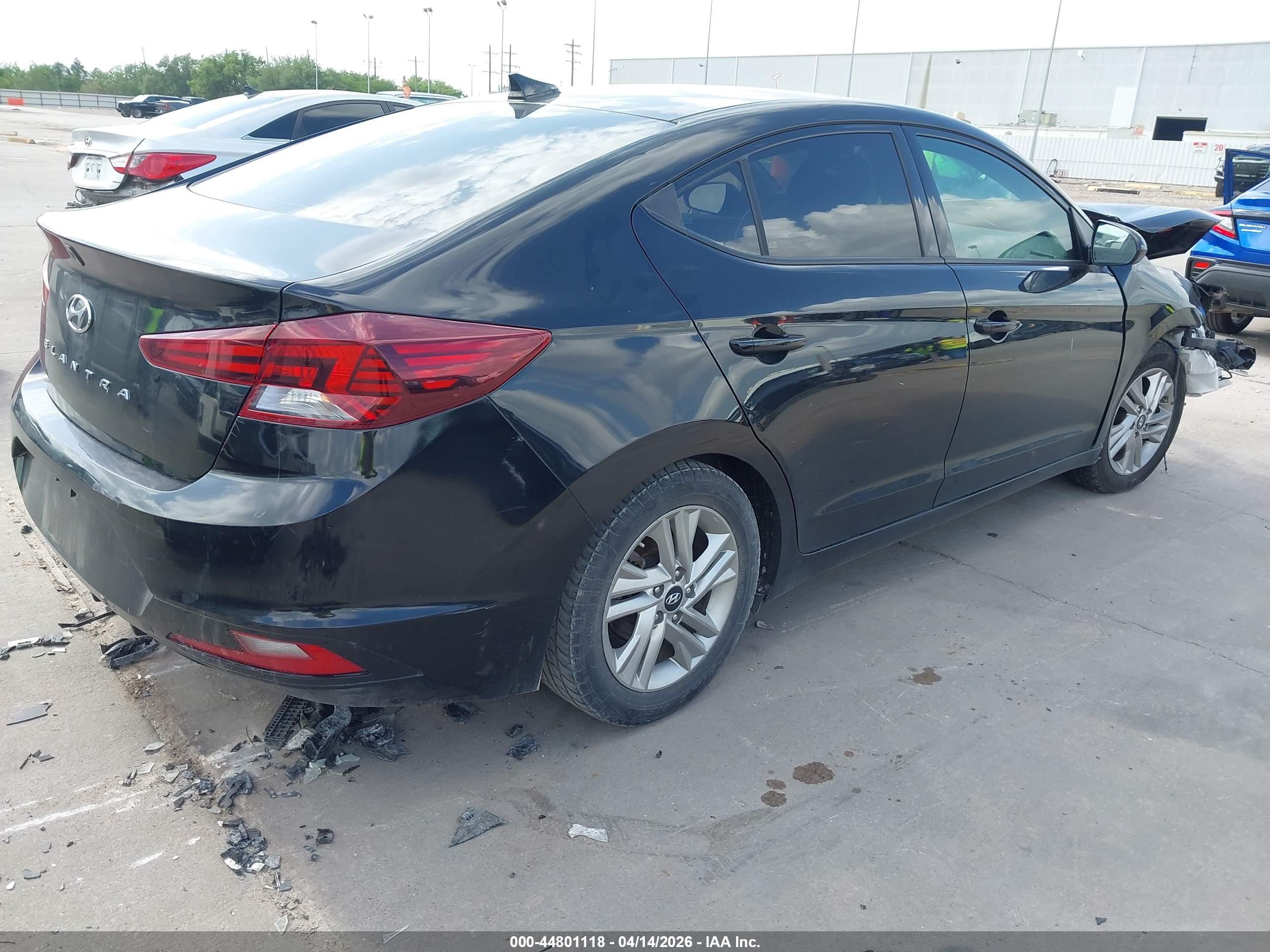 HYUNDAI ELANTRA image 4