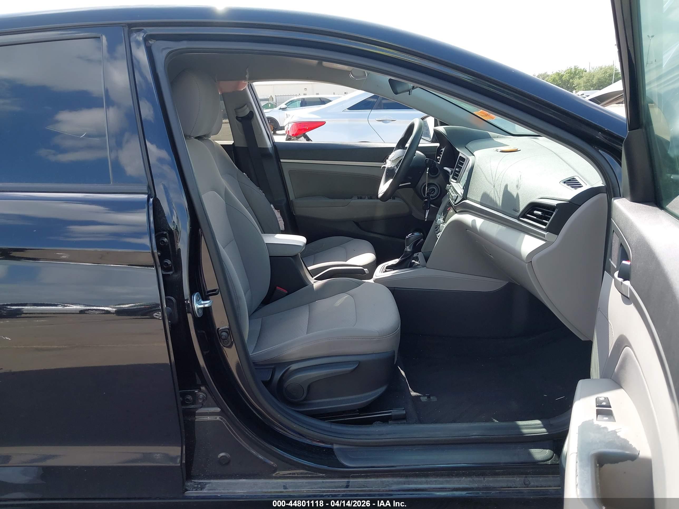 HYUNDAI ELANTRA image 5