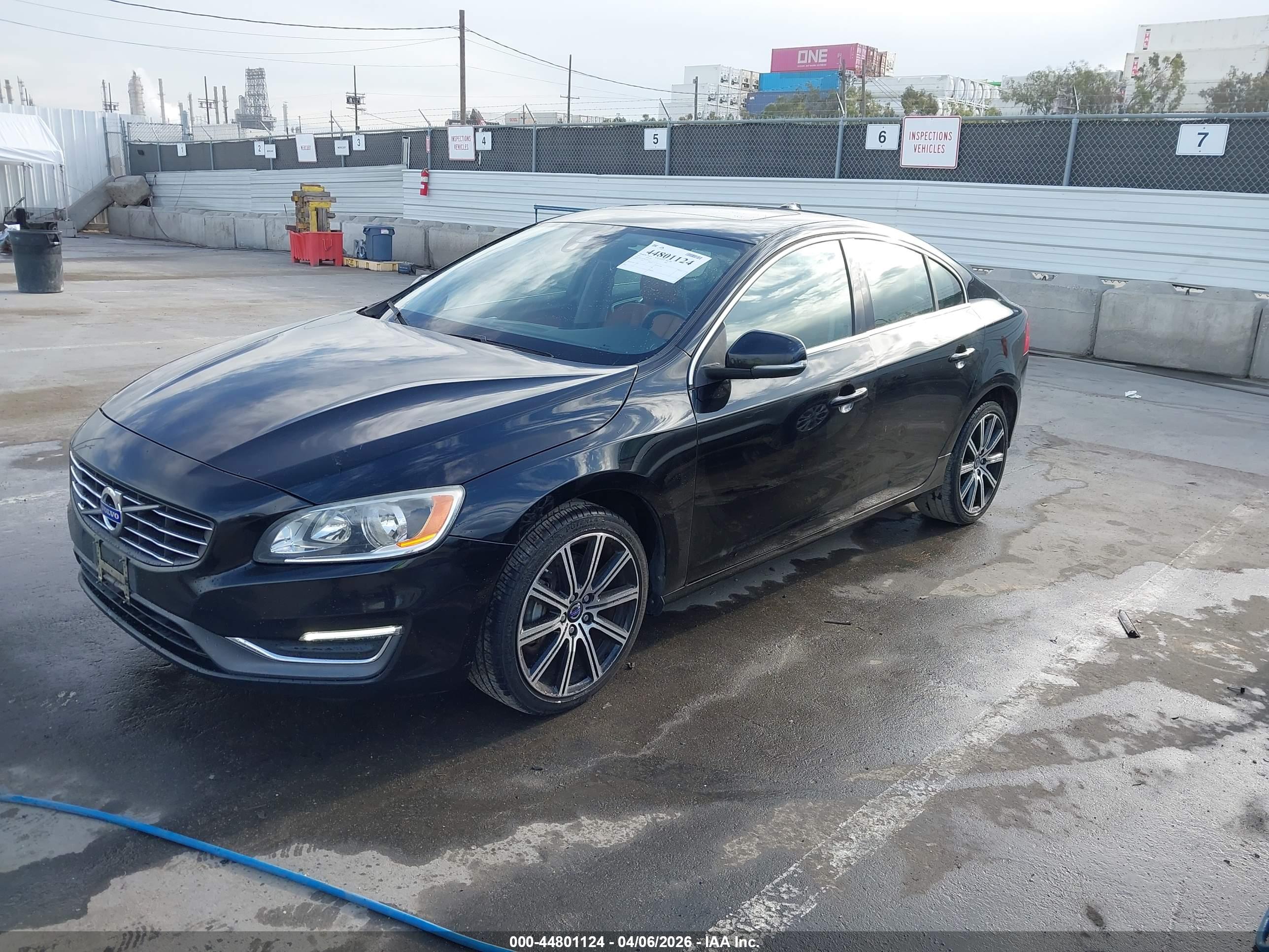 VOLVO S60 image 2