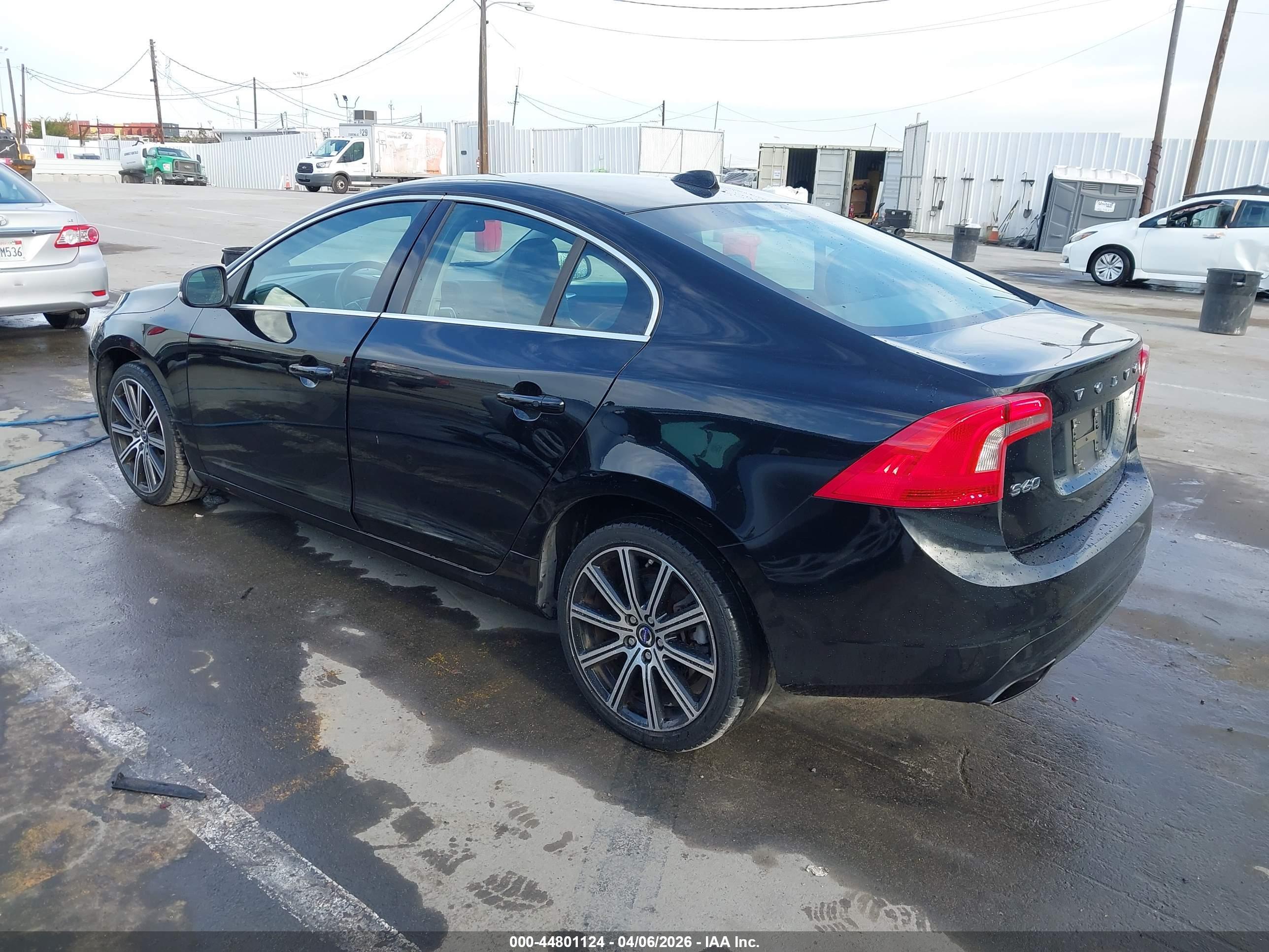 VOLVO S60 image 3
