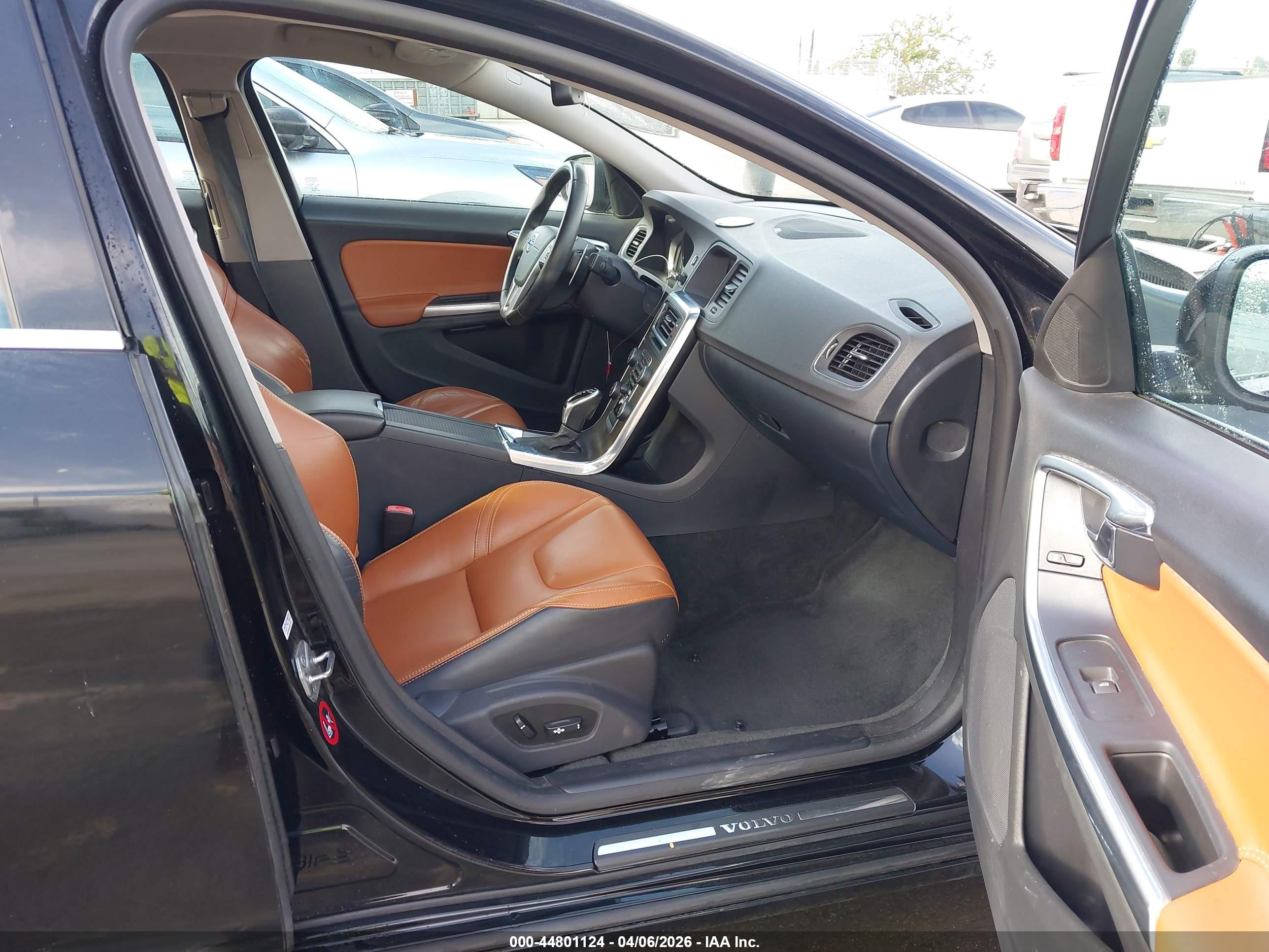VOLVO S60 image 5