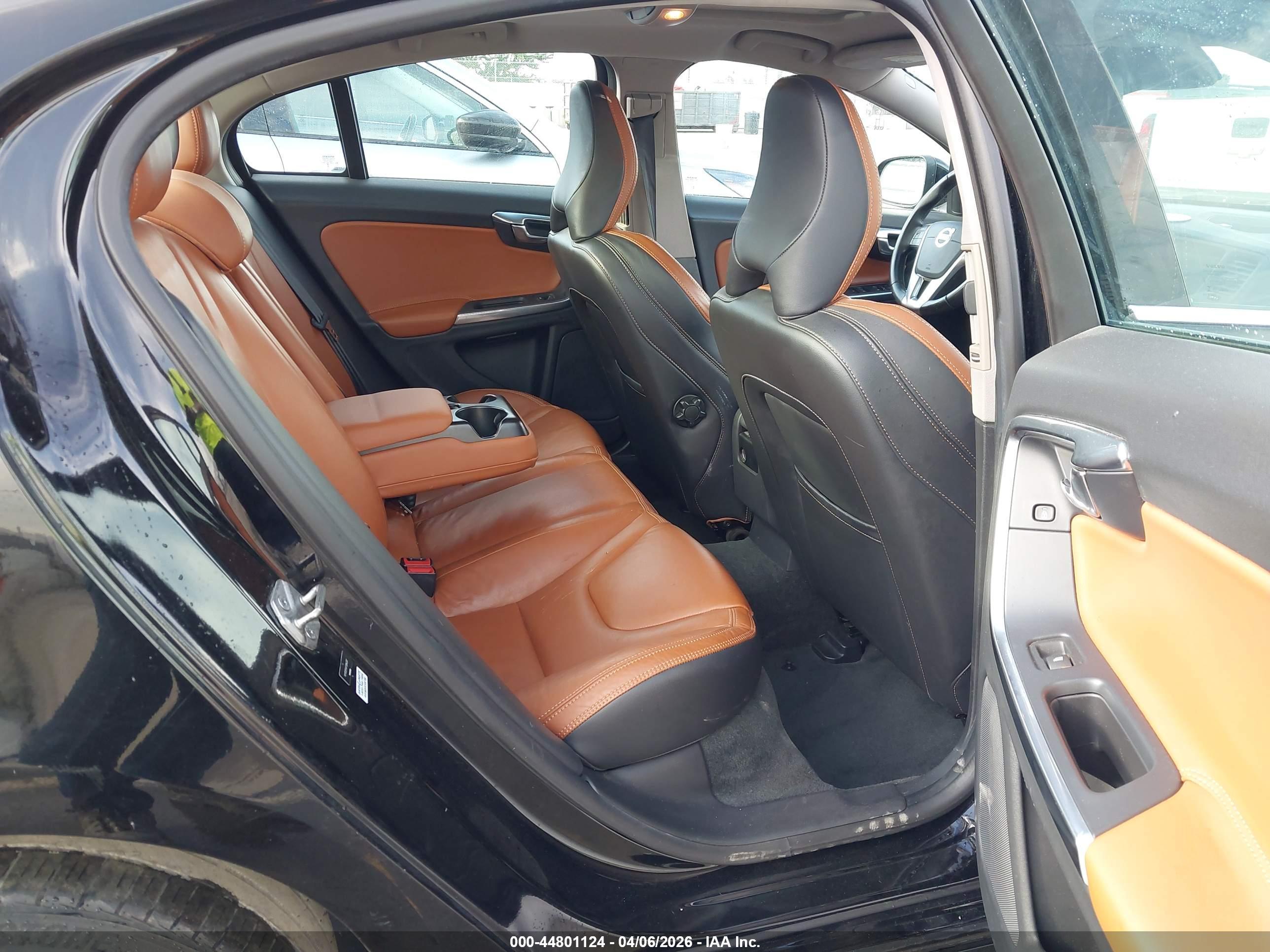VOLVO S60 image 8
