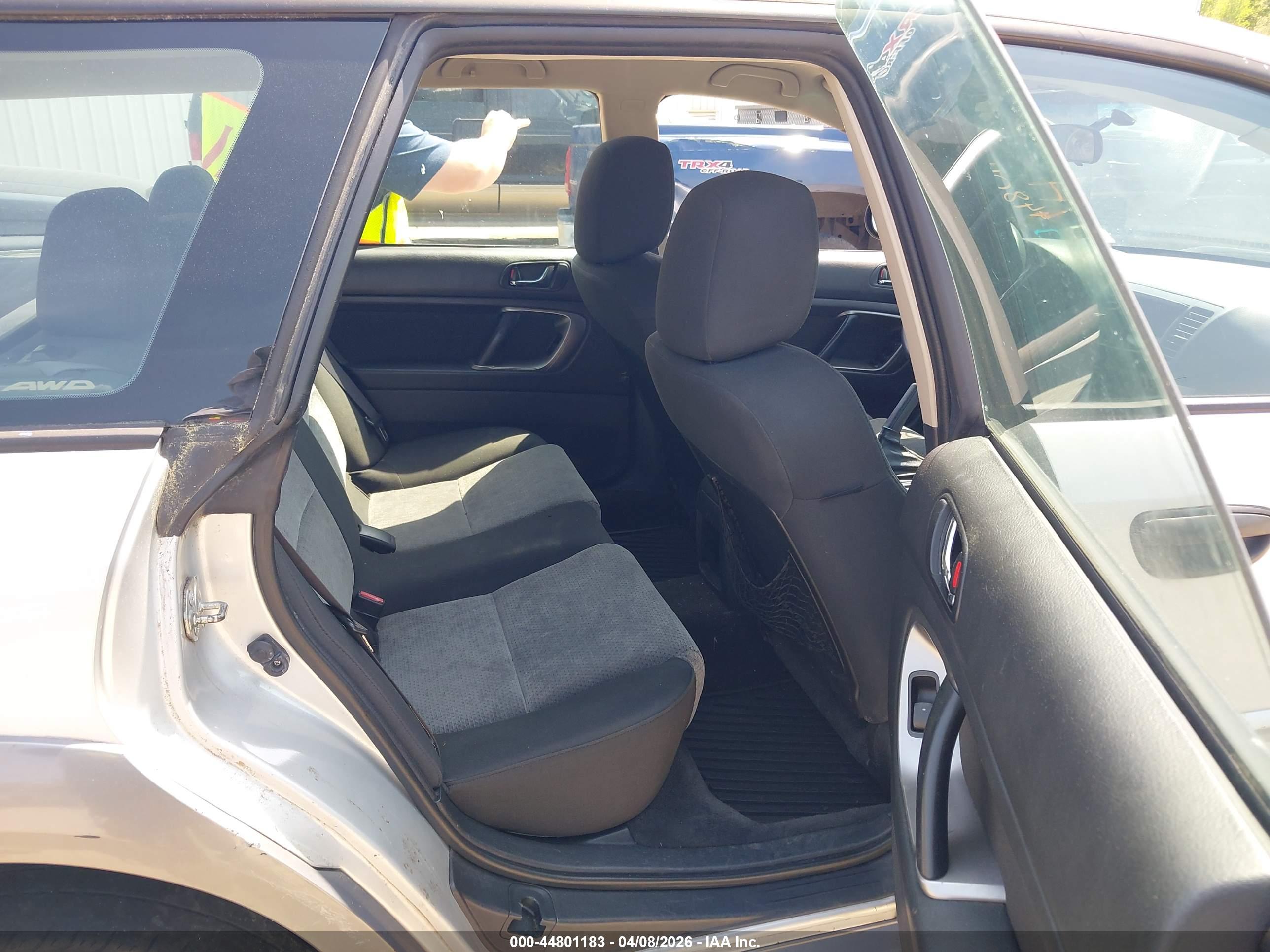 SUBARU OUTBACK image 8