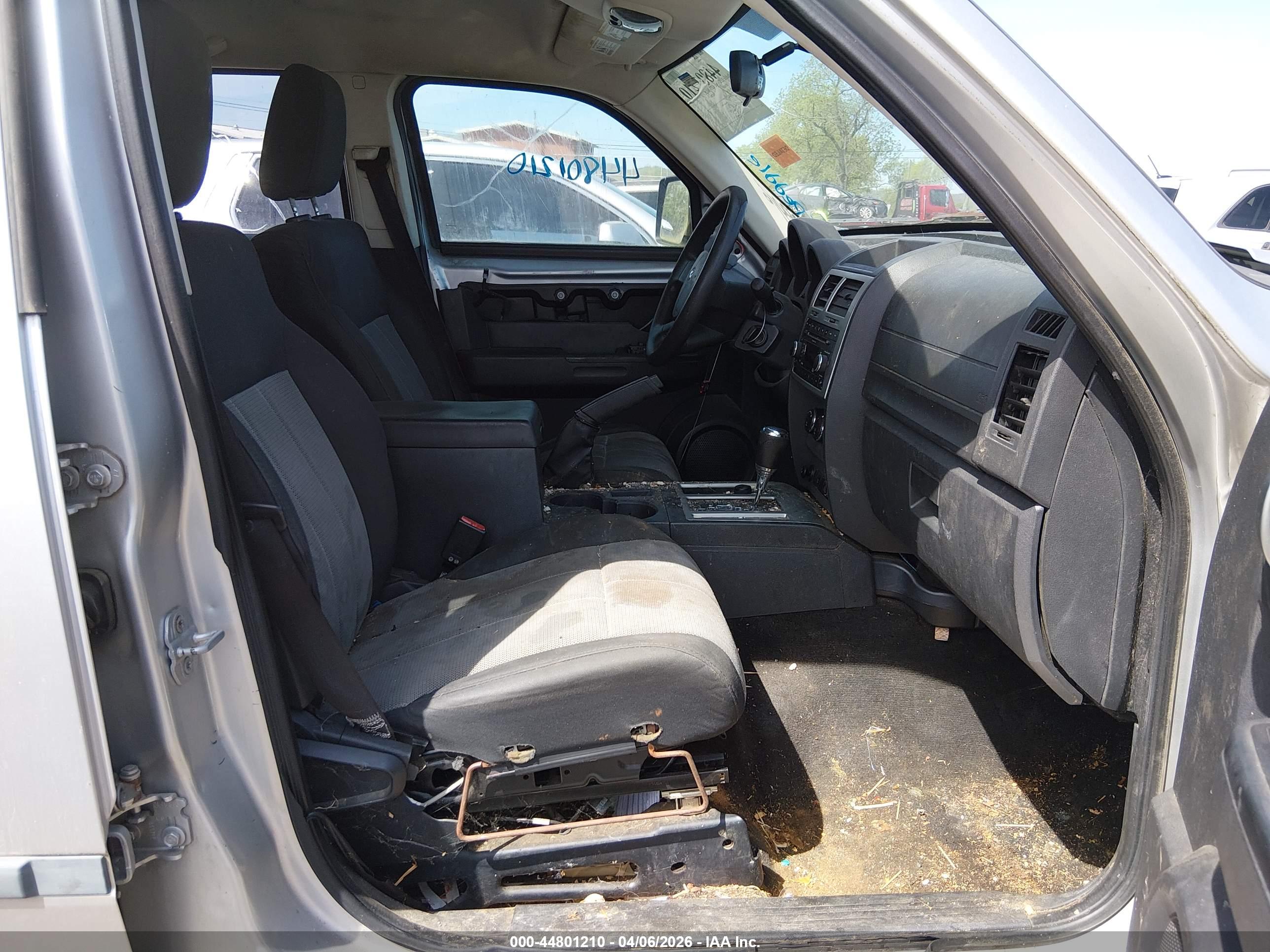 DODGE NITRO image 5