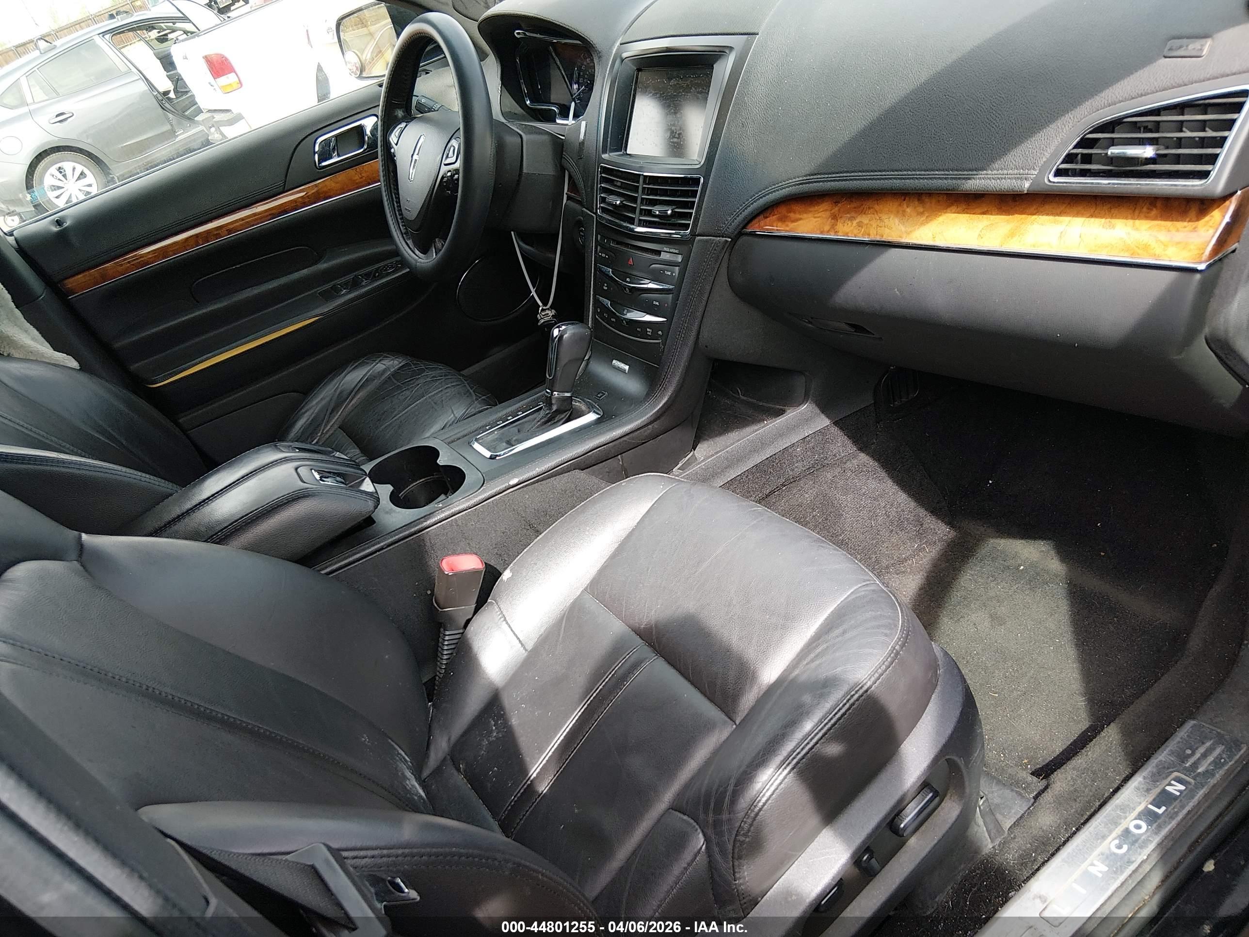 LINCOLN MKT image 5