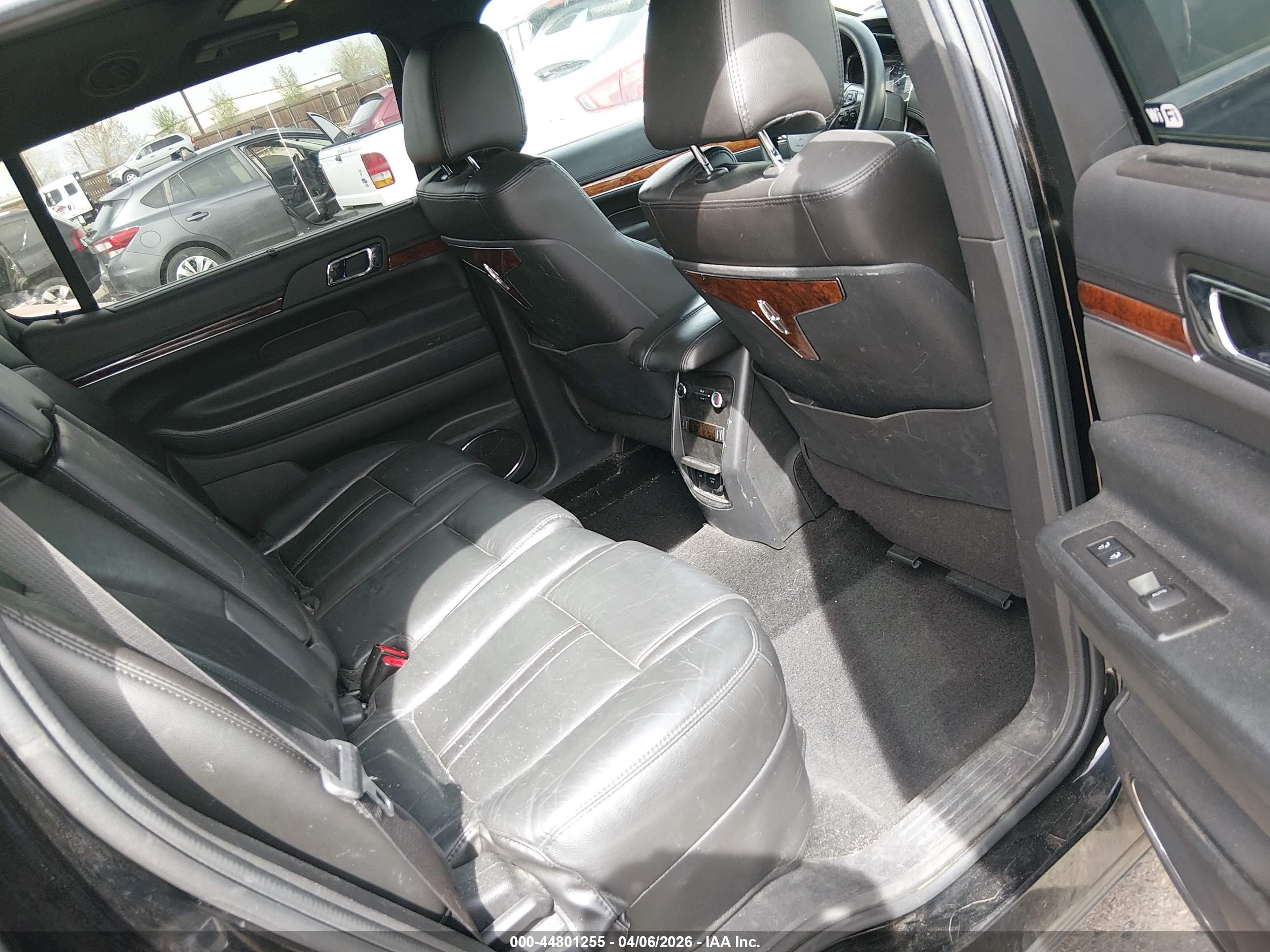 LINCOLN MKT image 8