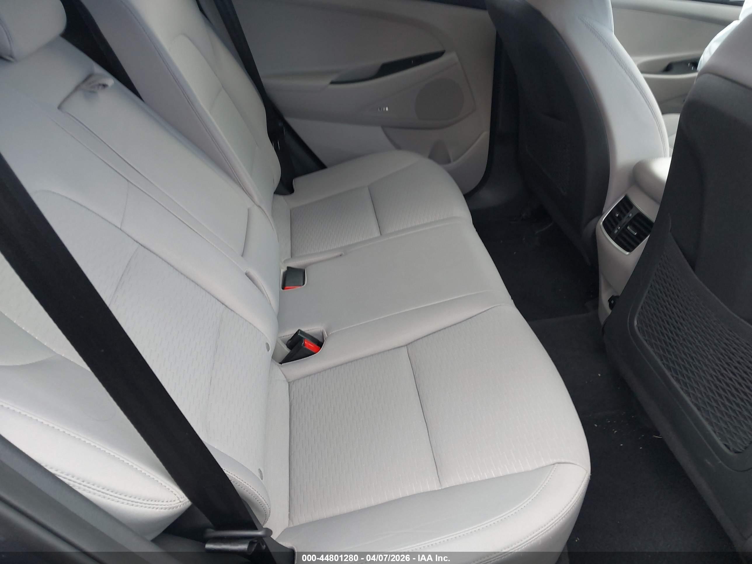 HYUNDAI TUCSON image 8