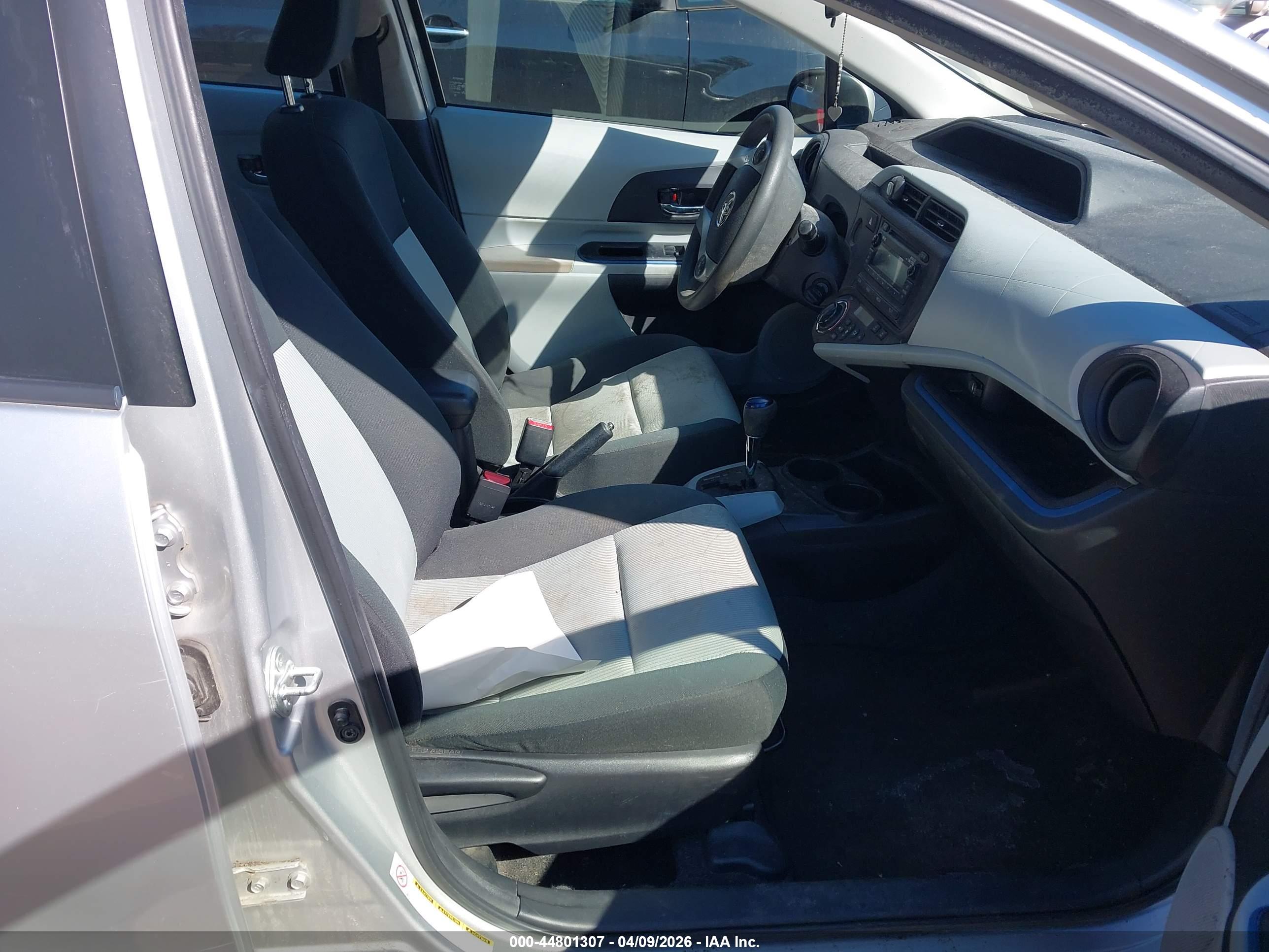TOYOTA PRIUS image 5