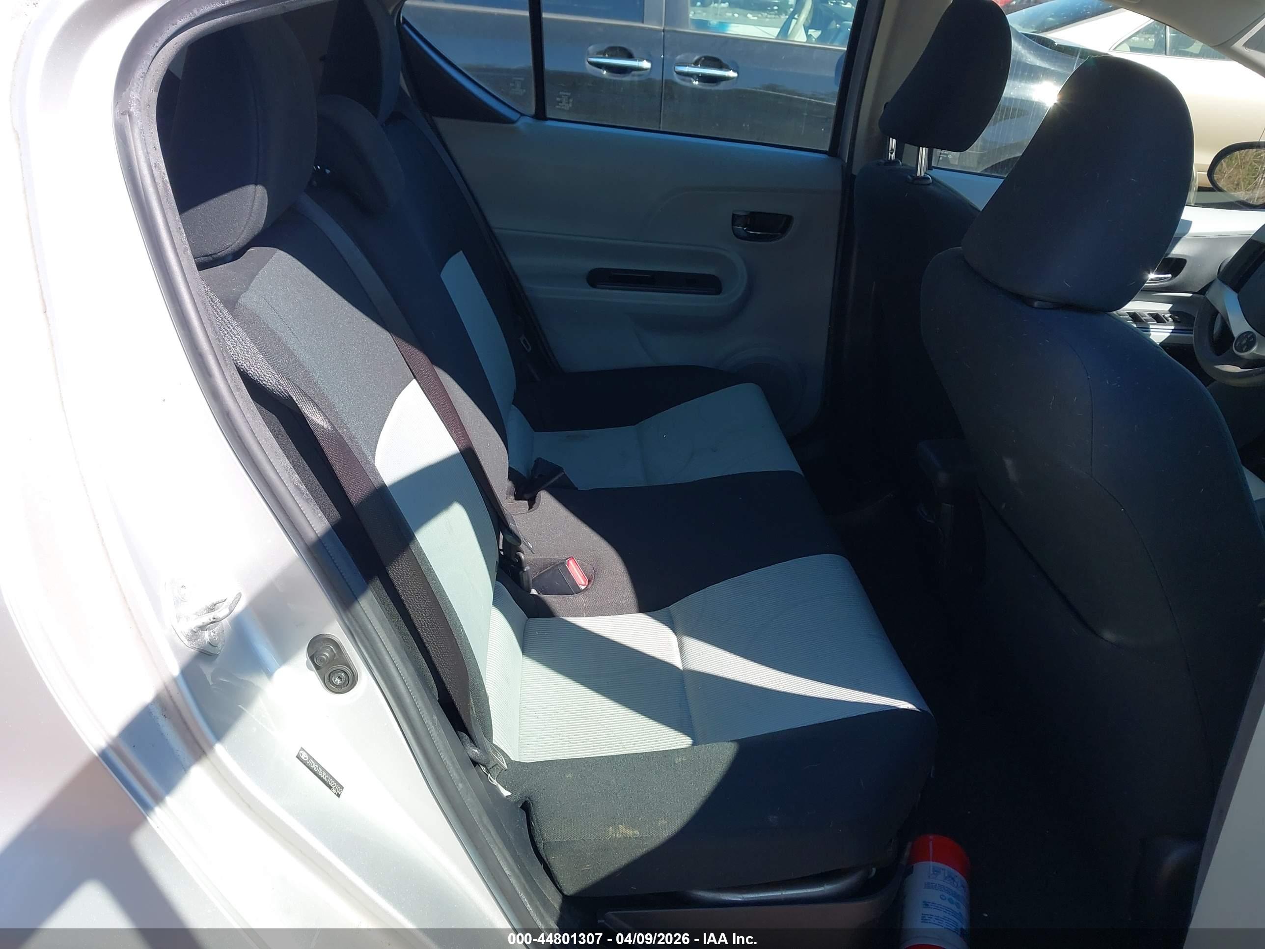 TOYOTA PRIUS image 8