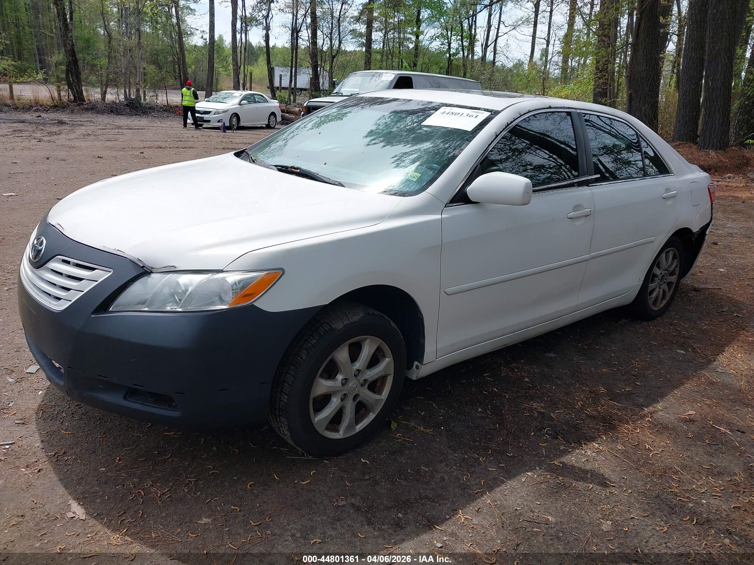 TOYOTA CAMRY image 2