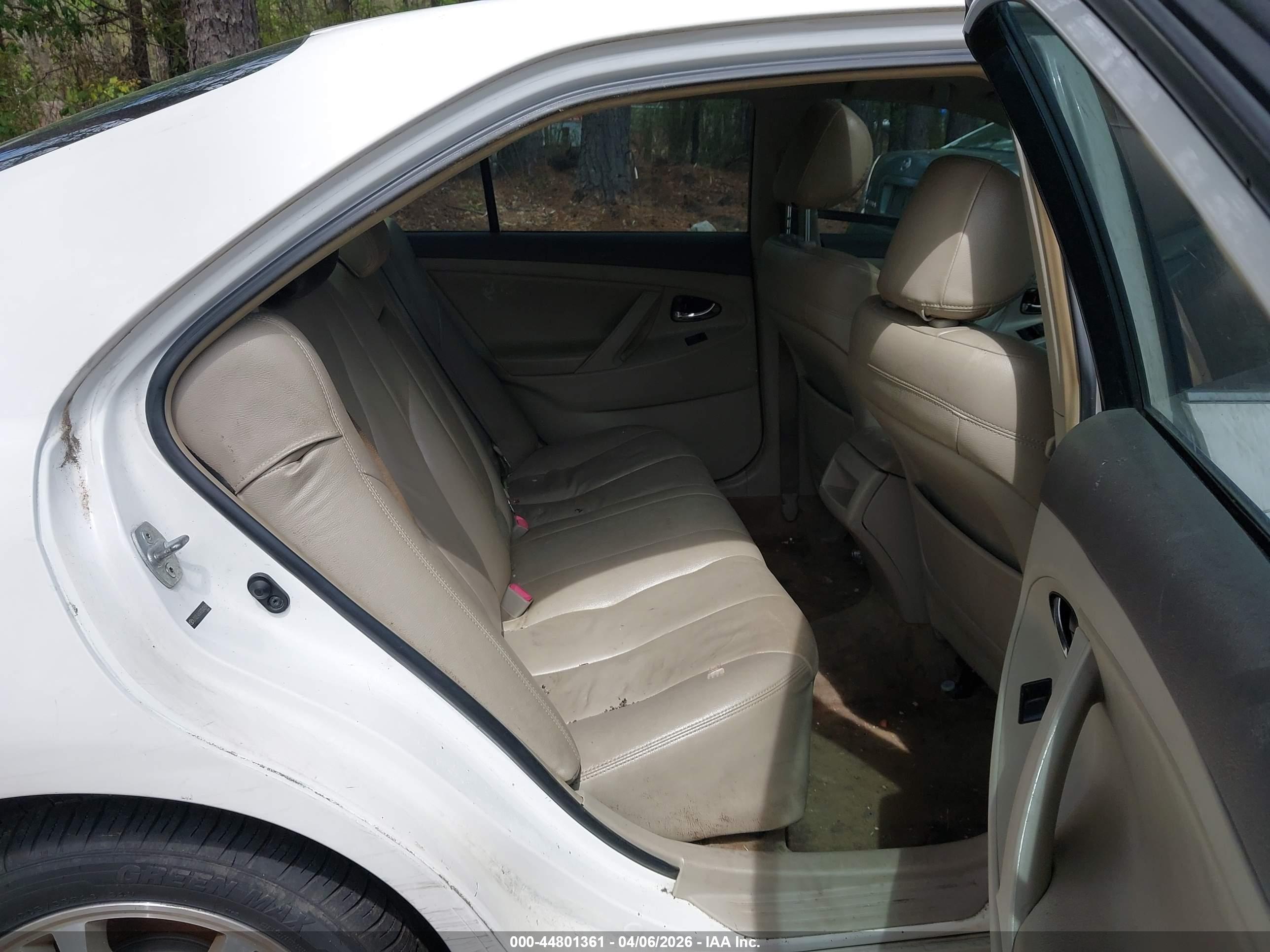 TOYOTA CAMRY image 8