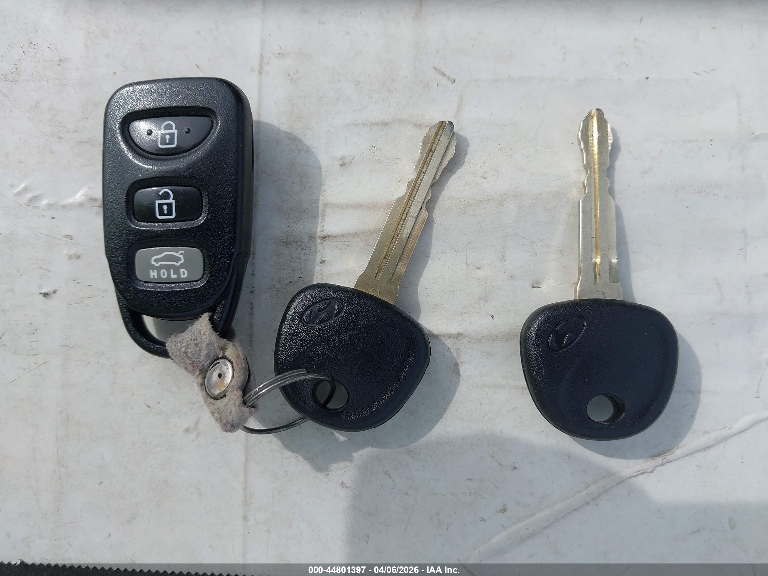HYUNDAI ELANTRA image 11