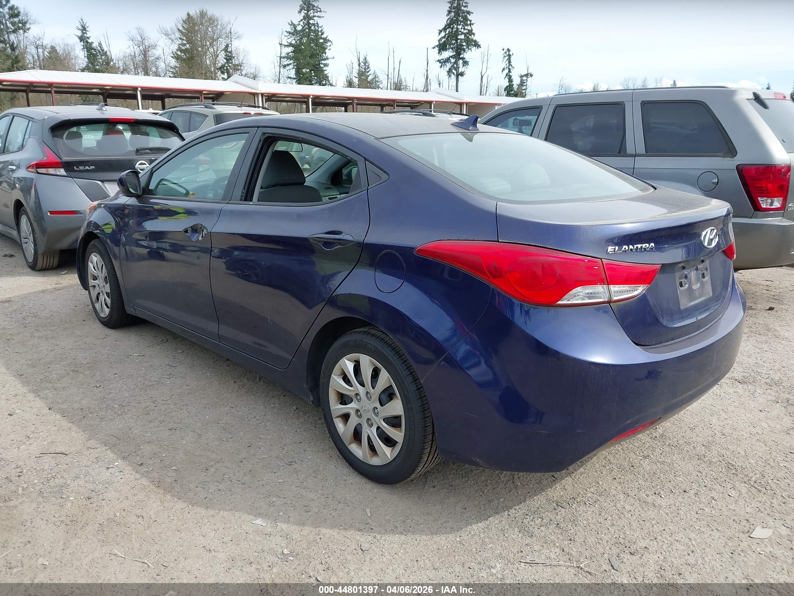 HYUNDAI ELANTRA image 3