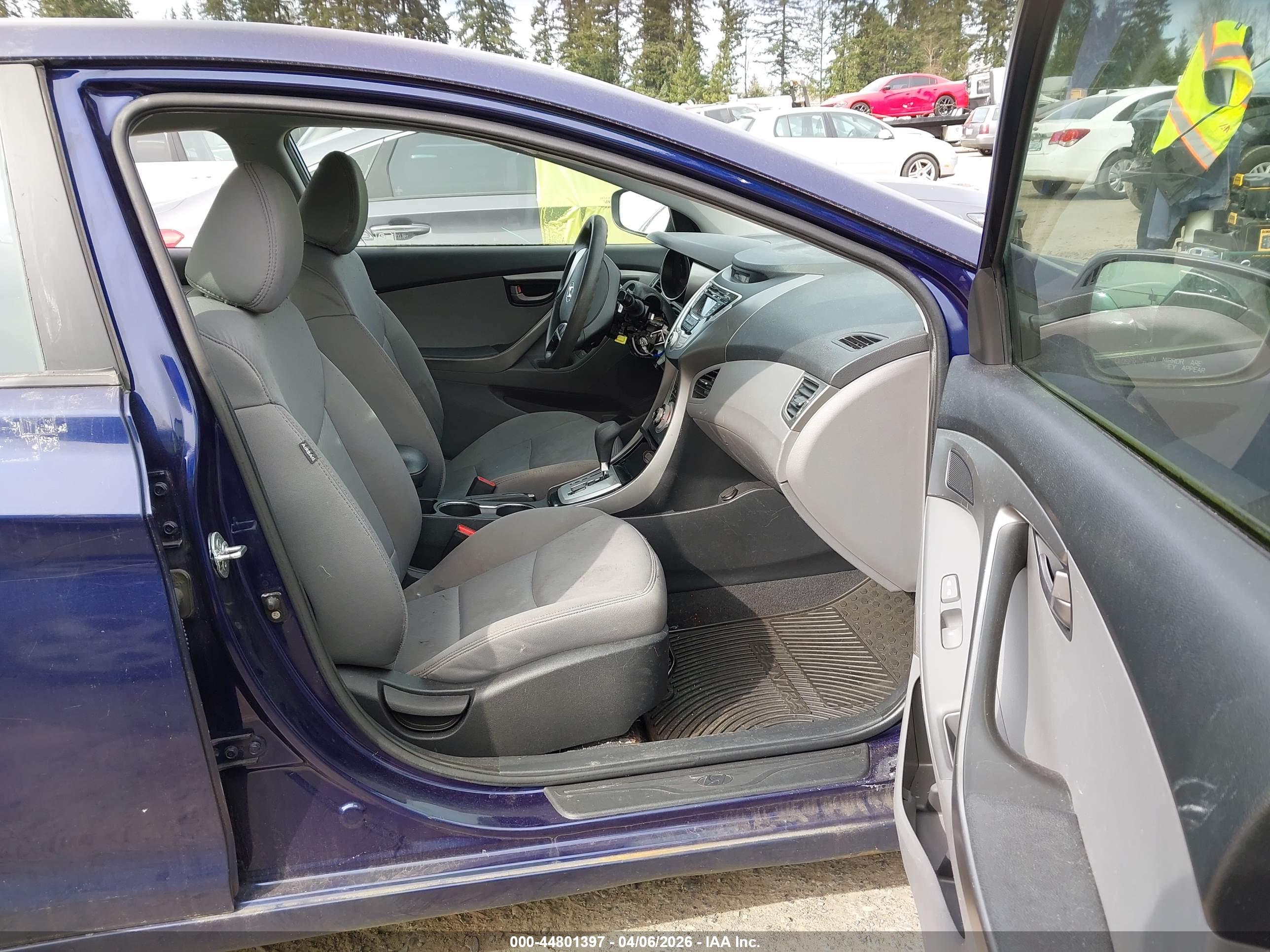HYUNDAI ELANTRA image 5