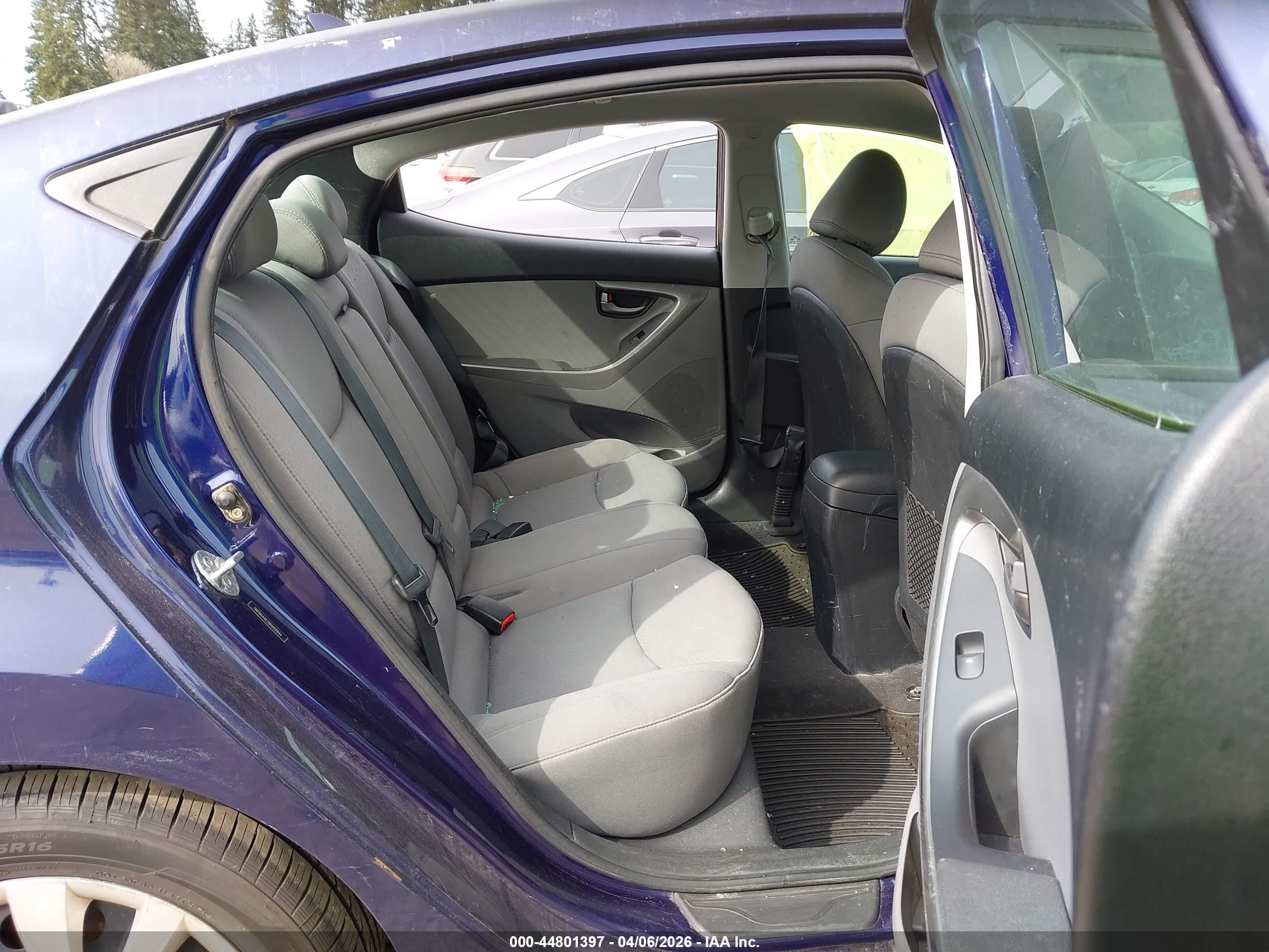 HYUNDAI ELANTRA image 8