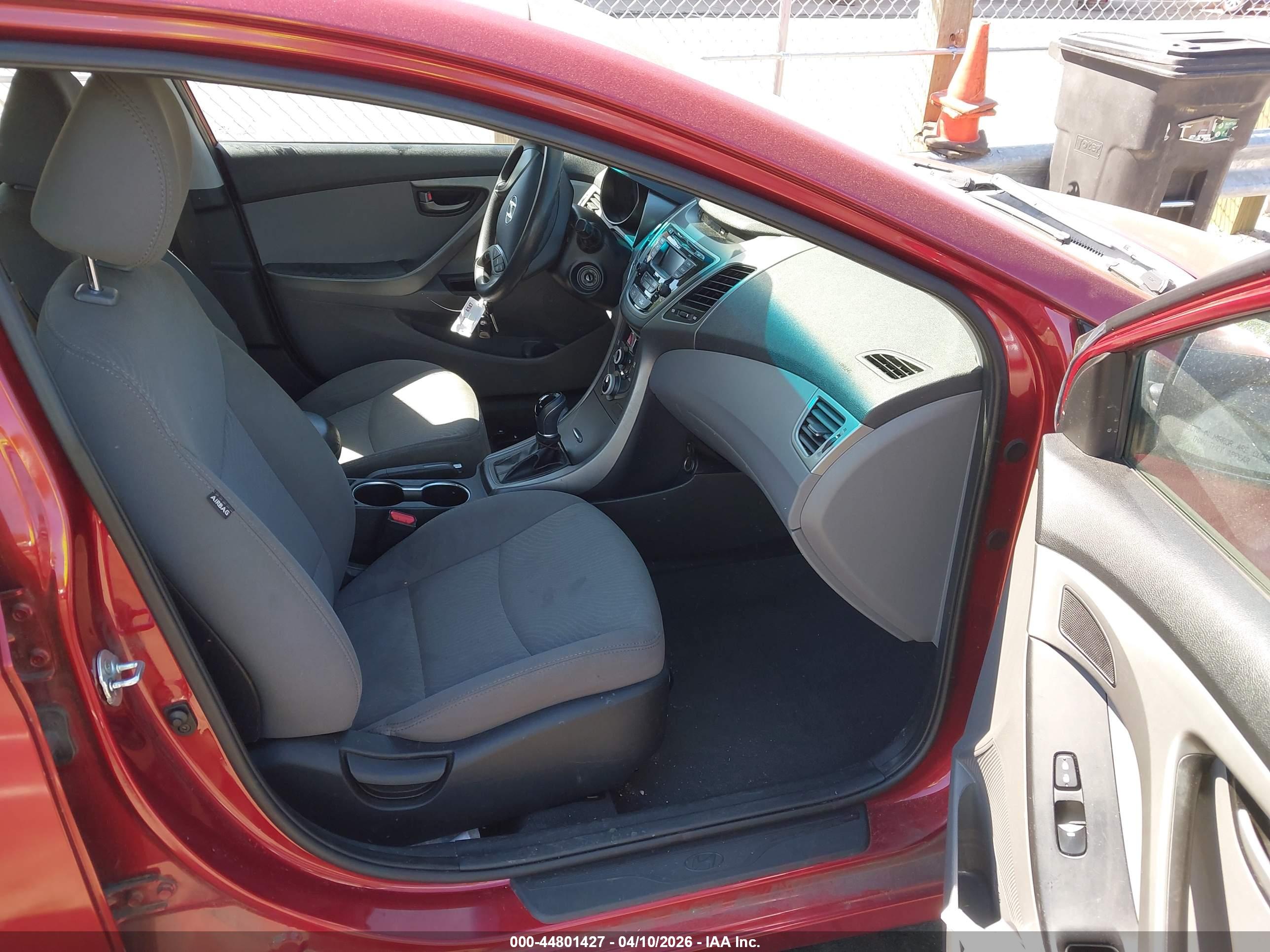 HYUNDAI ELANTRA image 5