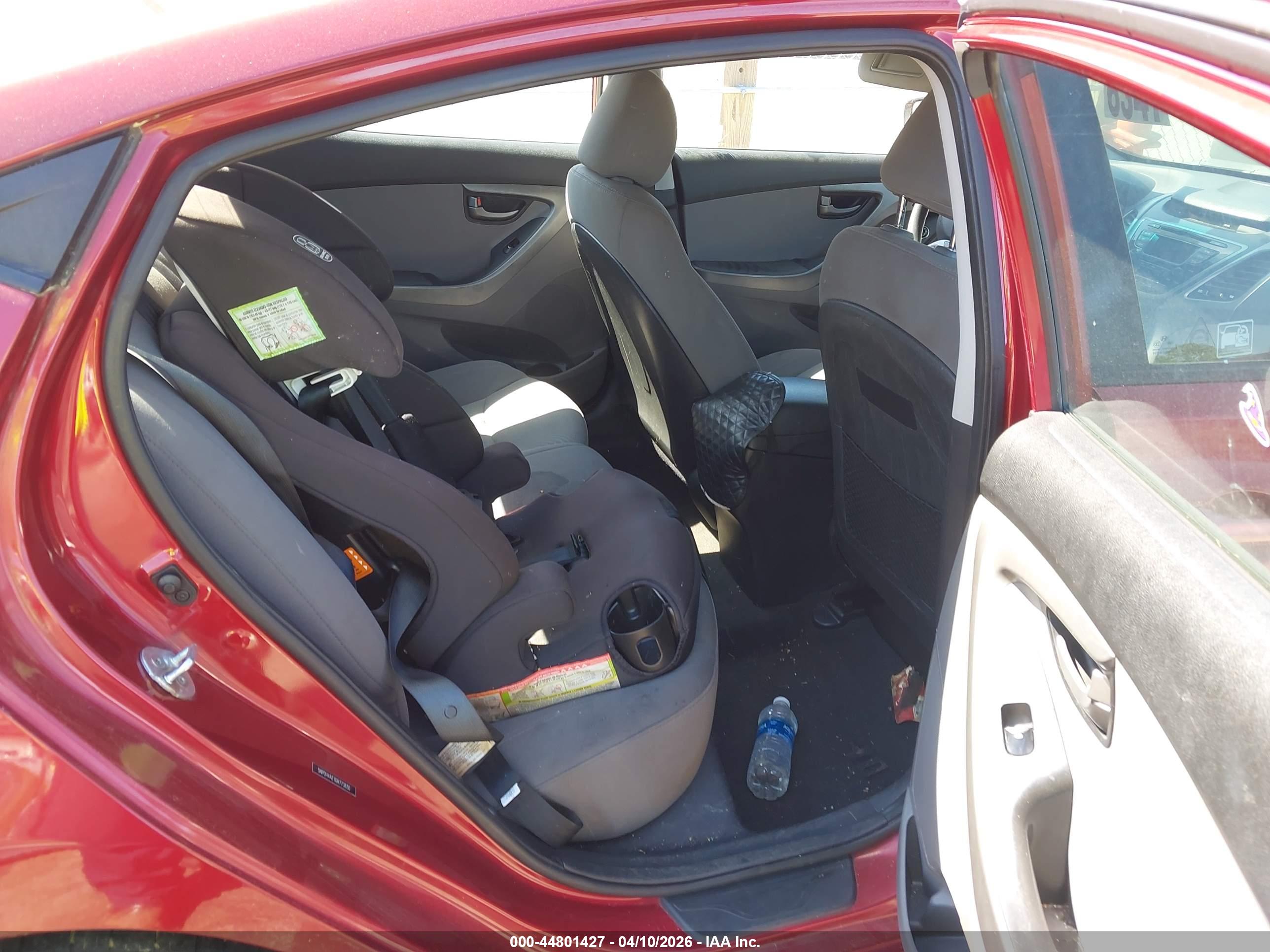 HYUNDAI ELANTRA image 8