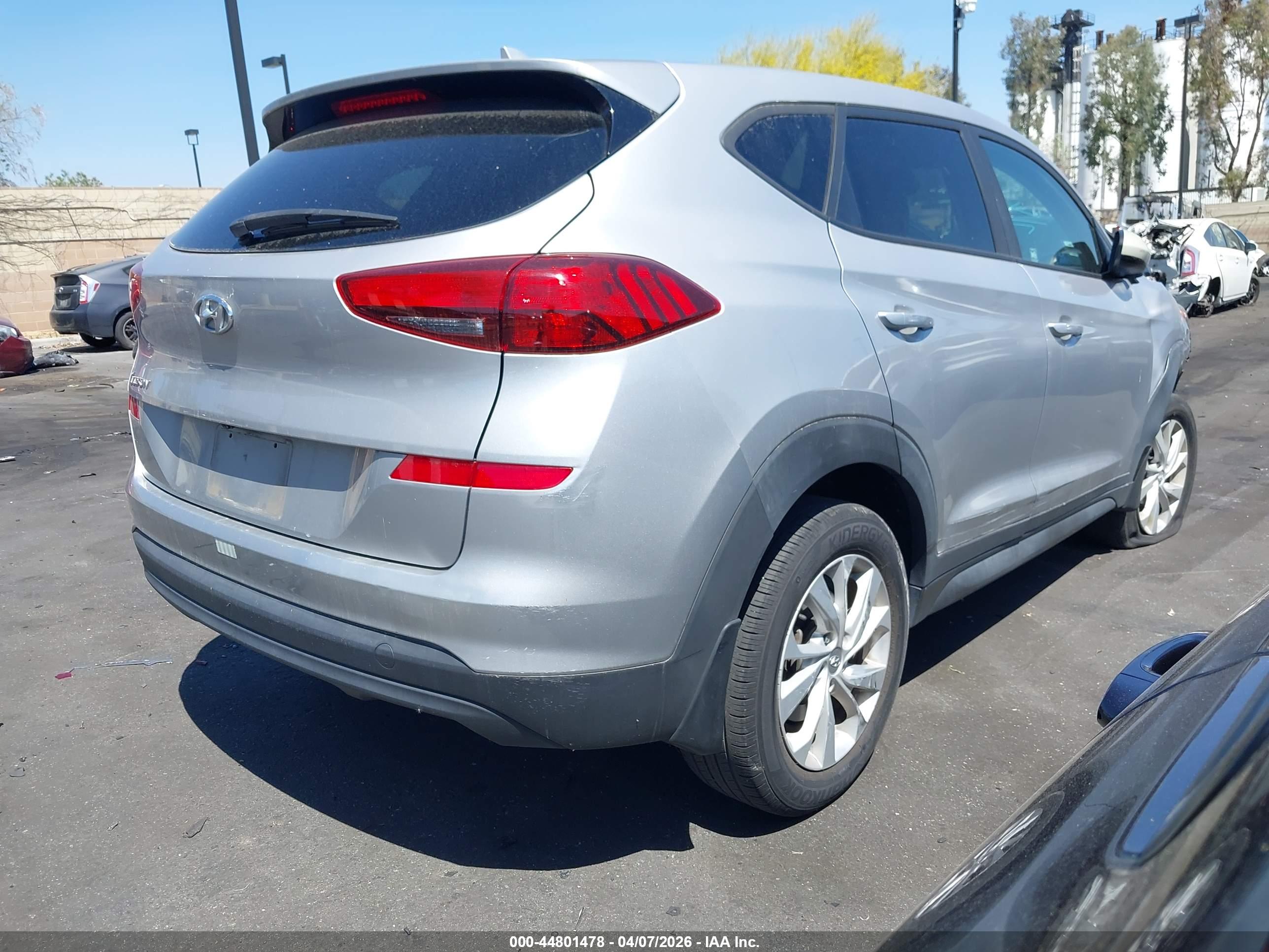HYUNDAI TUCSON image 4