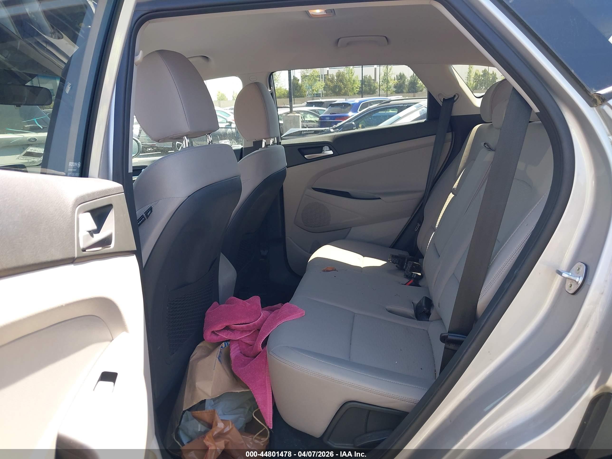 HYUNDAI TUCSON image 8