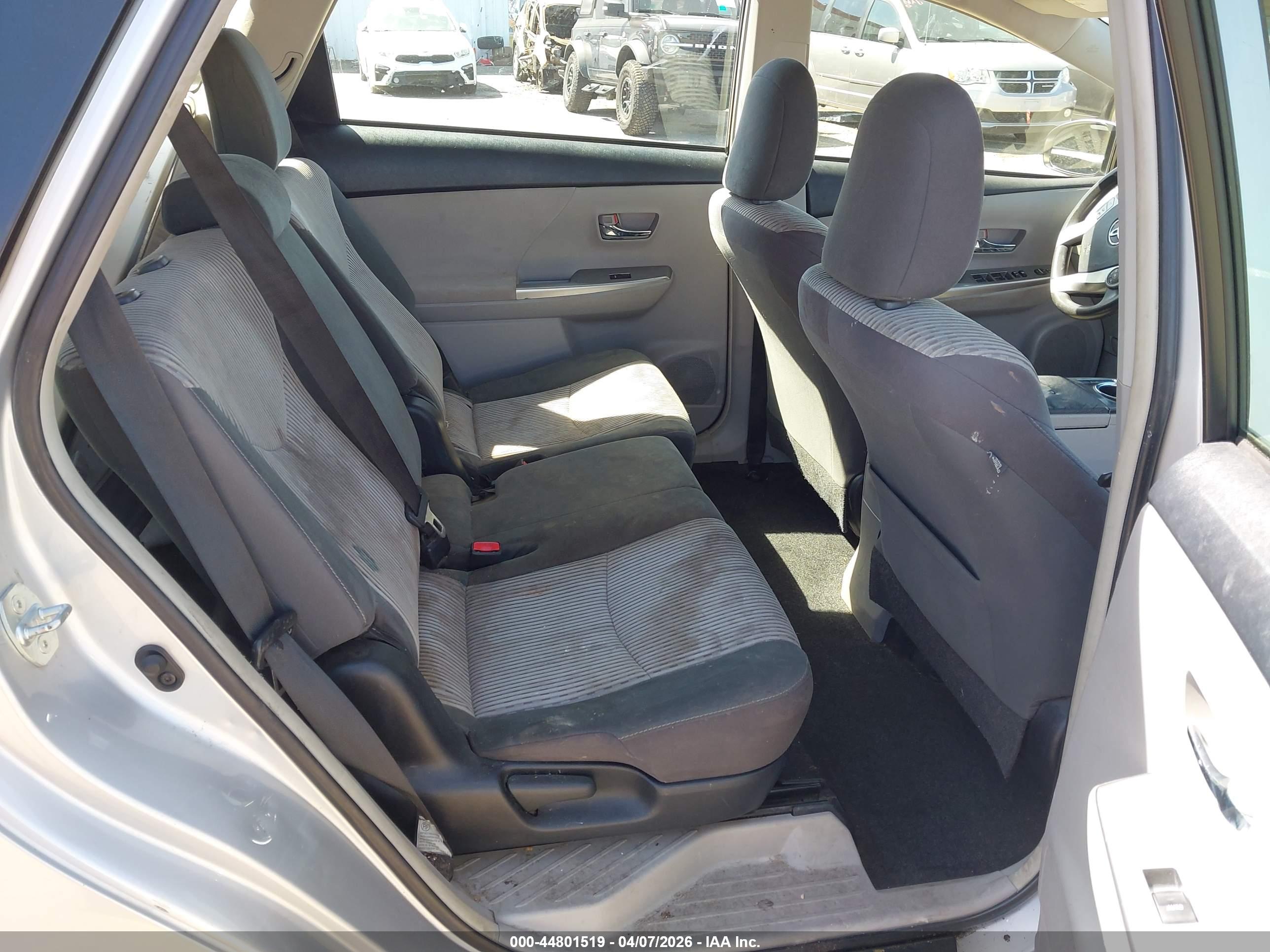 TOYOTA PRIUS image 8