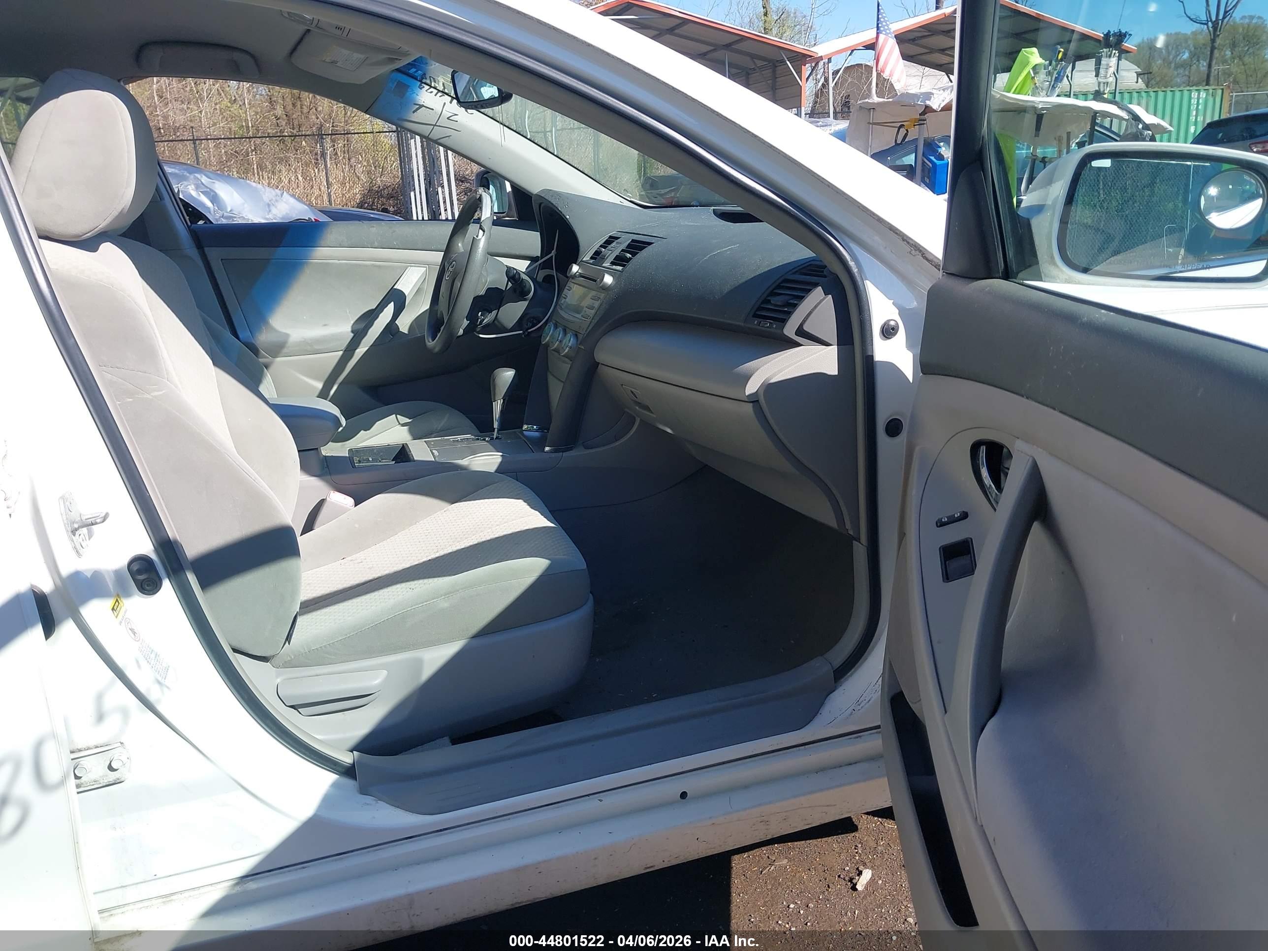 TOYOTA CAMRY image 5
