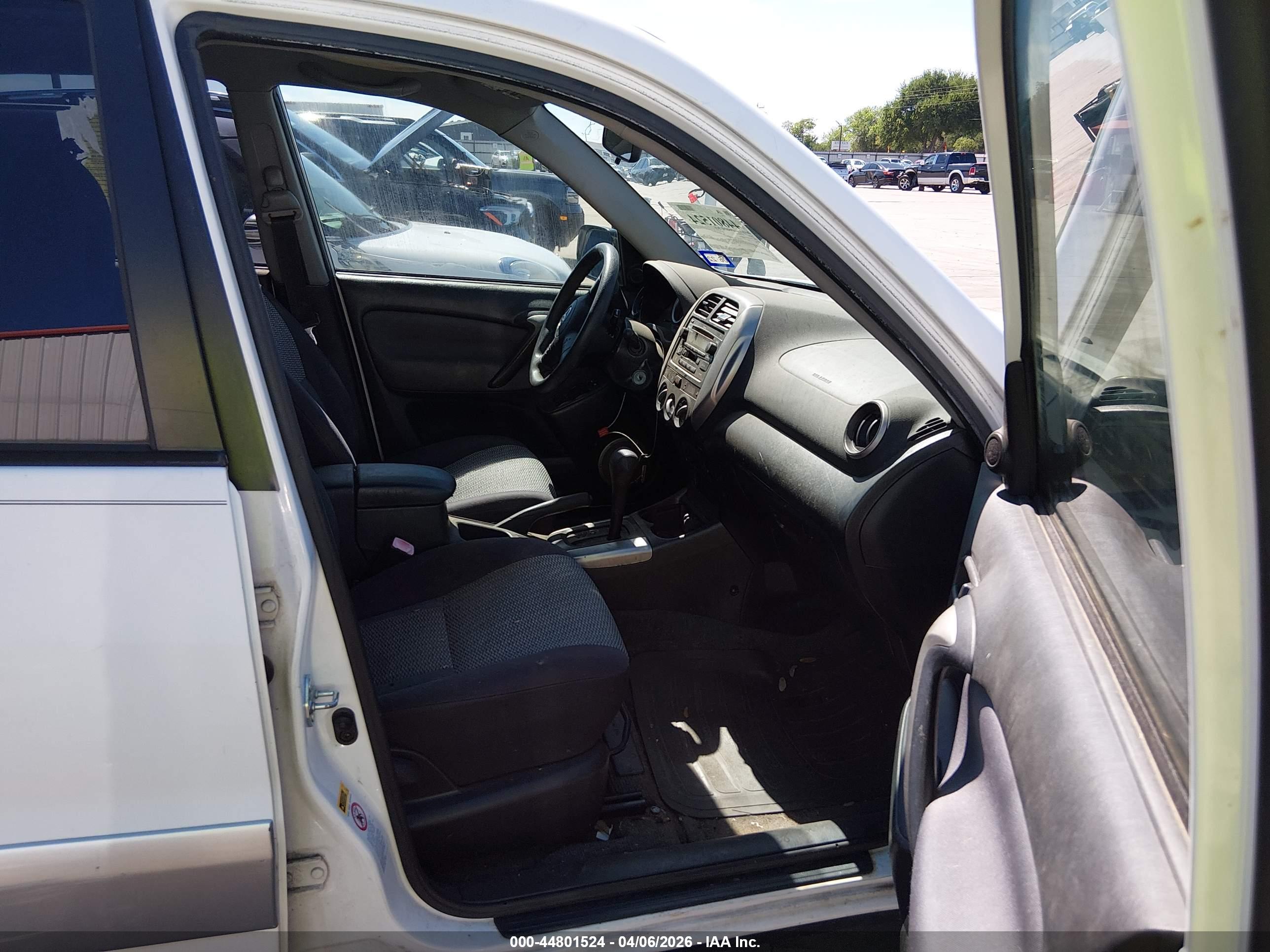 TOYOTA RAV4 image 5