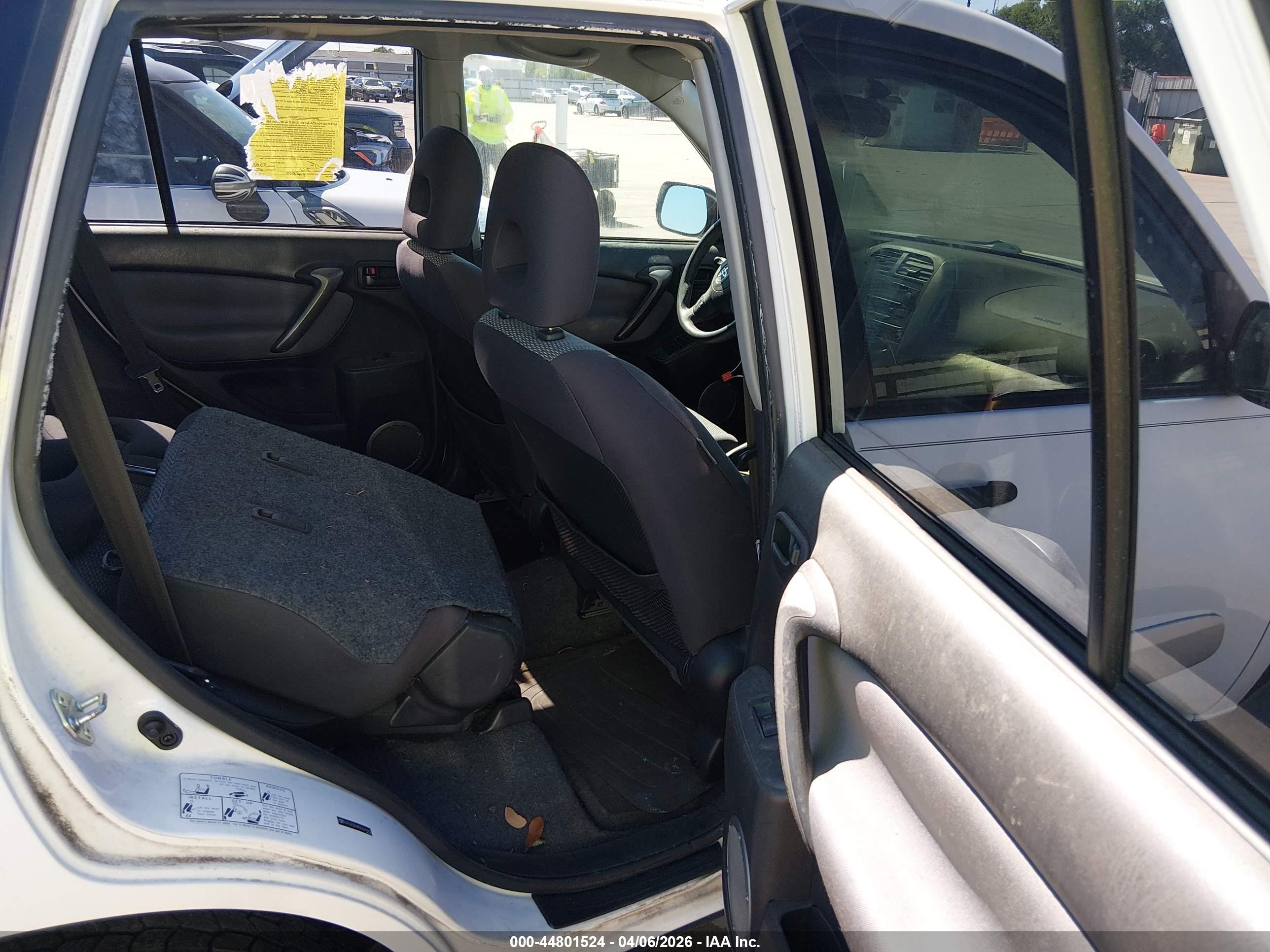 TOYOTA RAV4 image 8