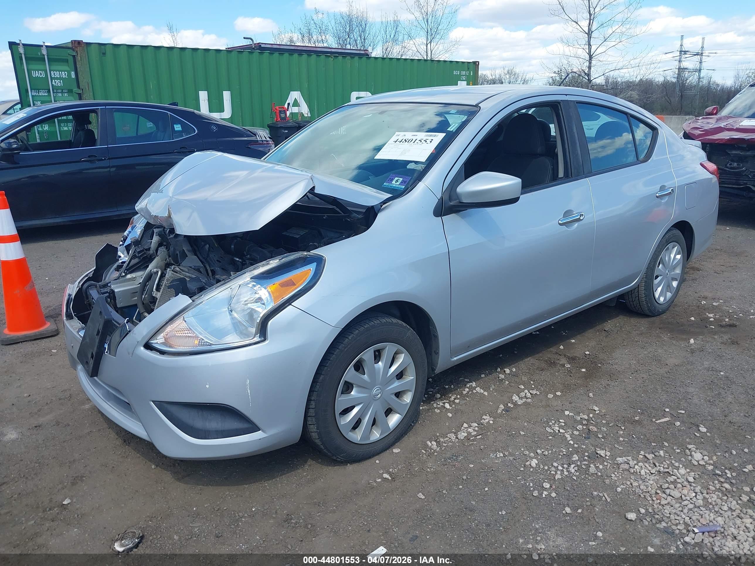 NISSAN VERSA image 2