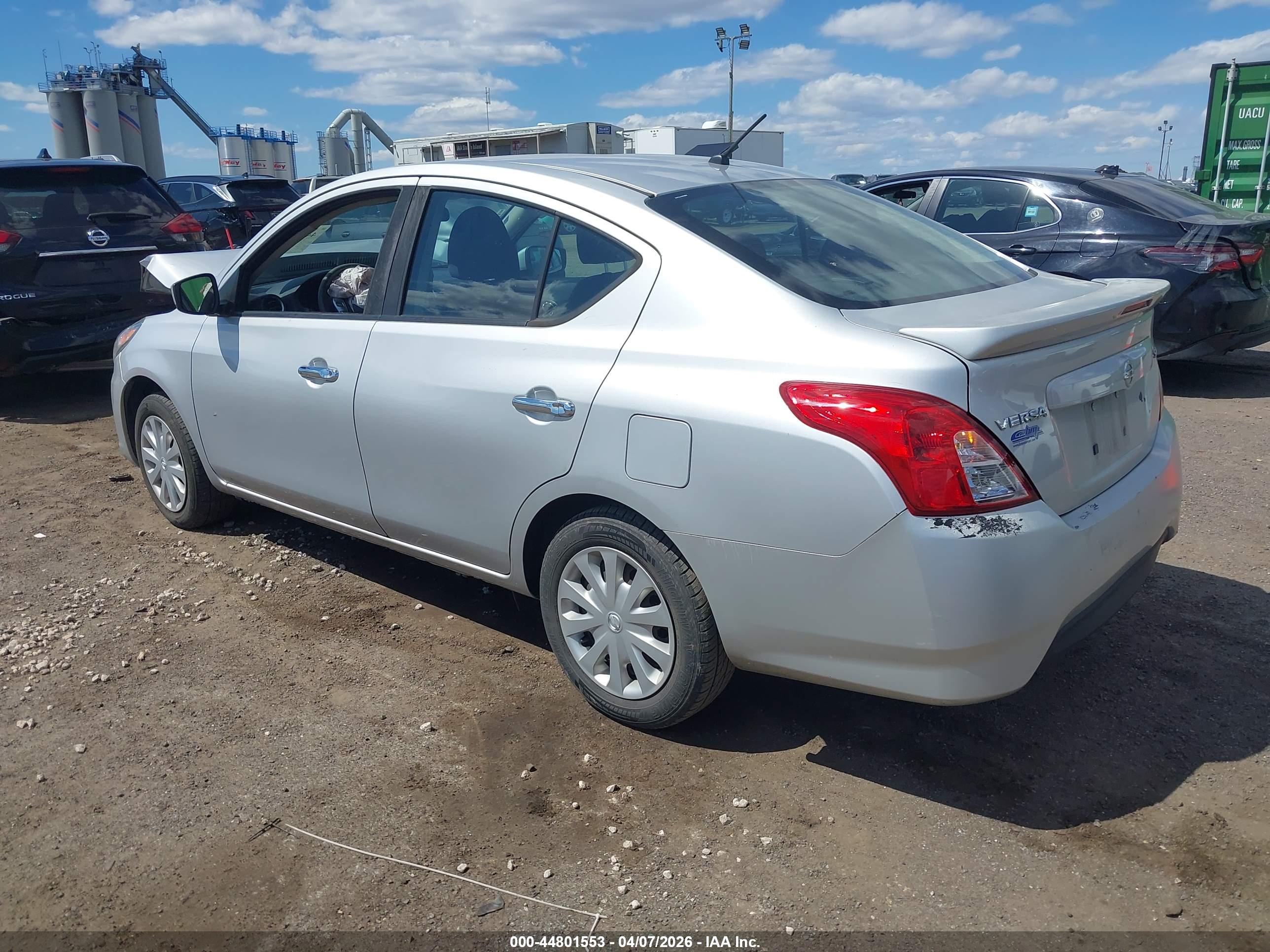 NISSAN VERSA image 3
