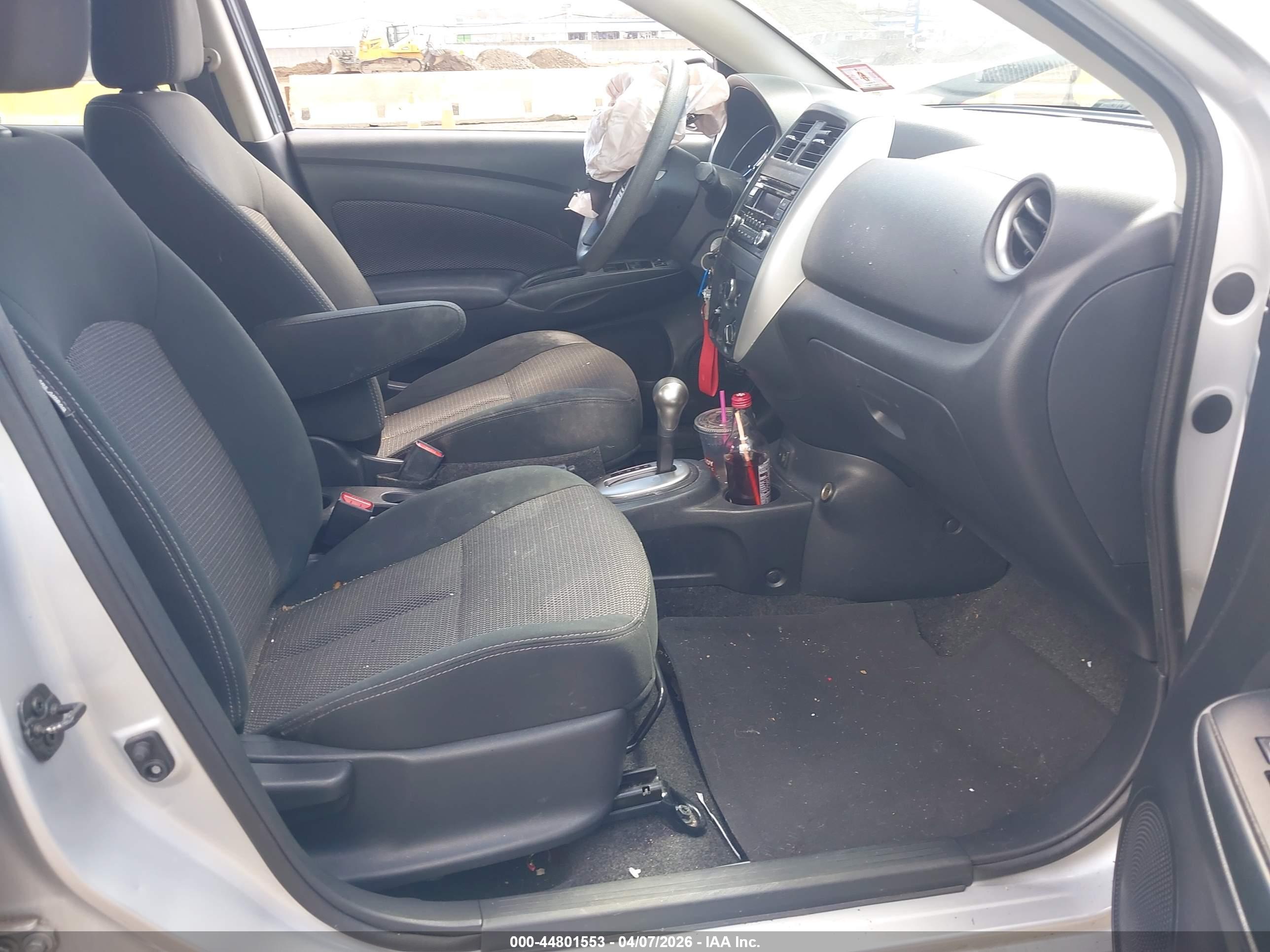 NISSAN VERSA image 5