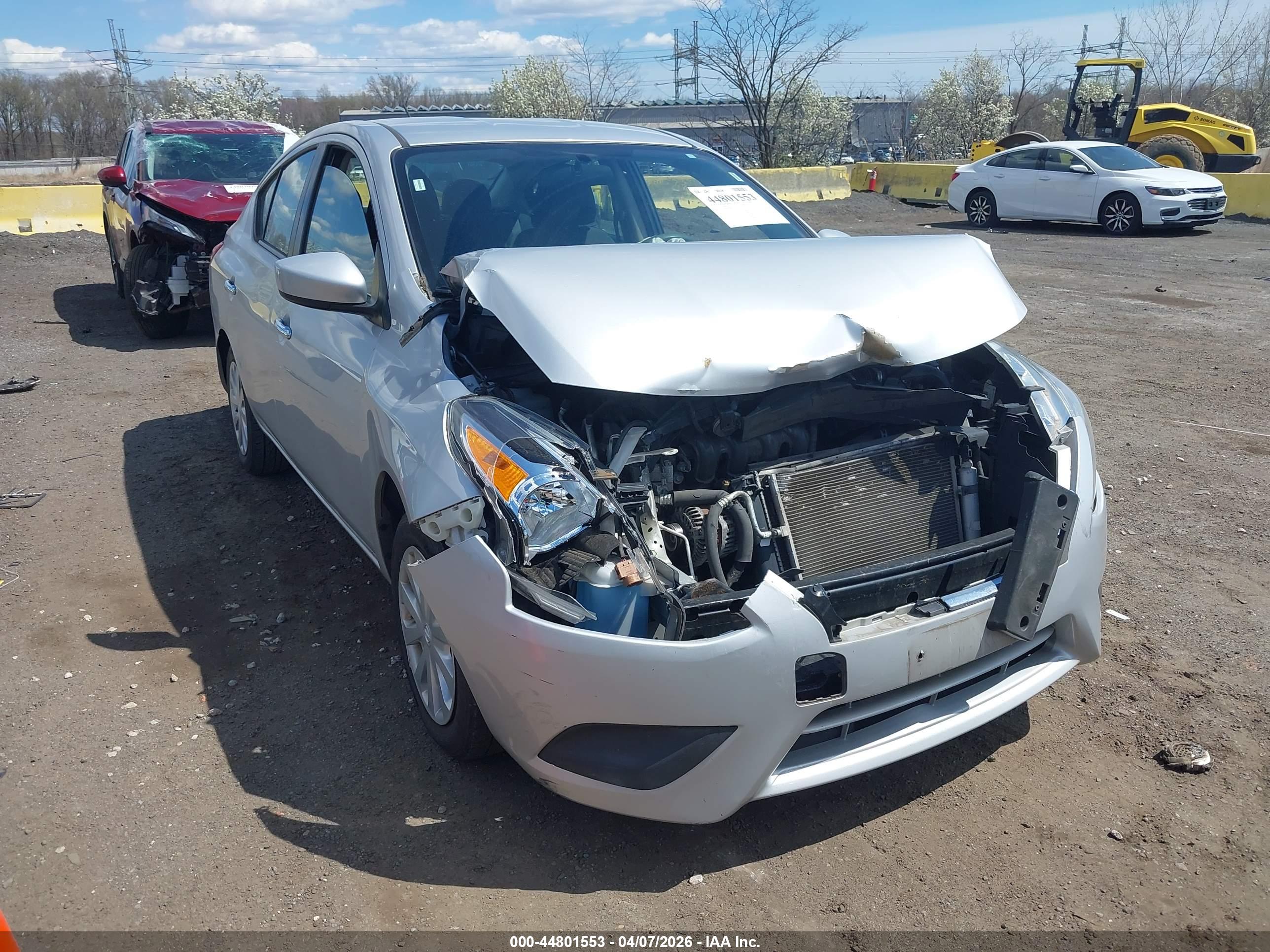 NISSAN VERSA image 6