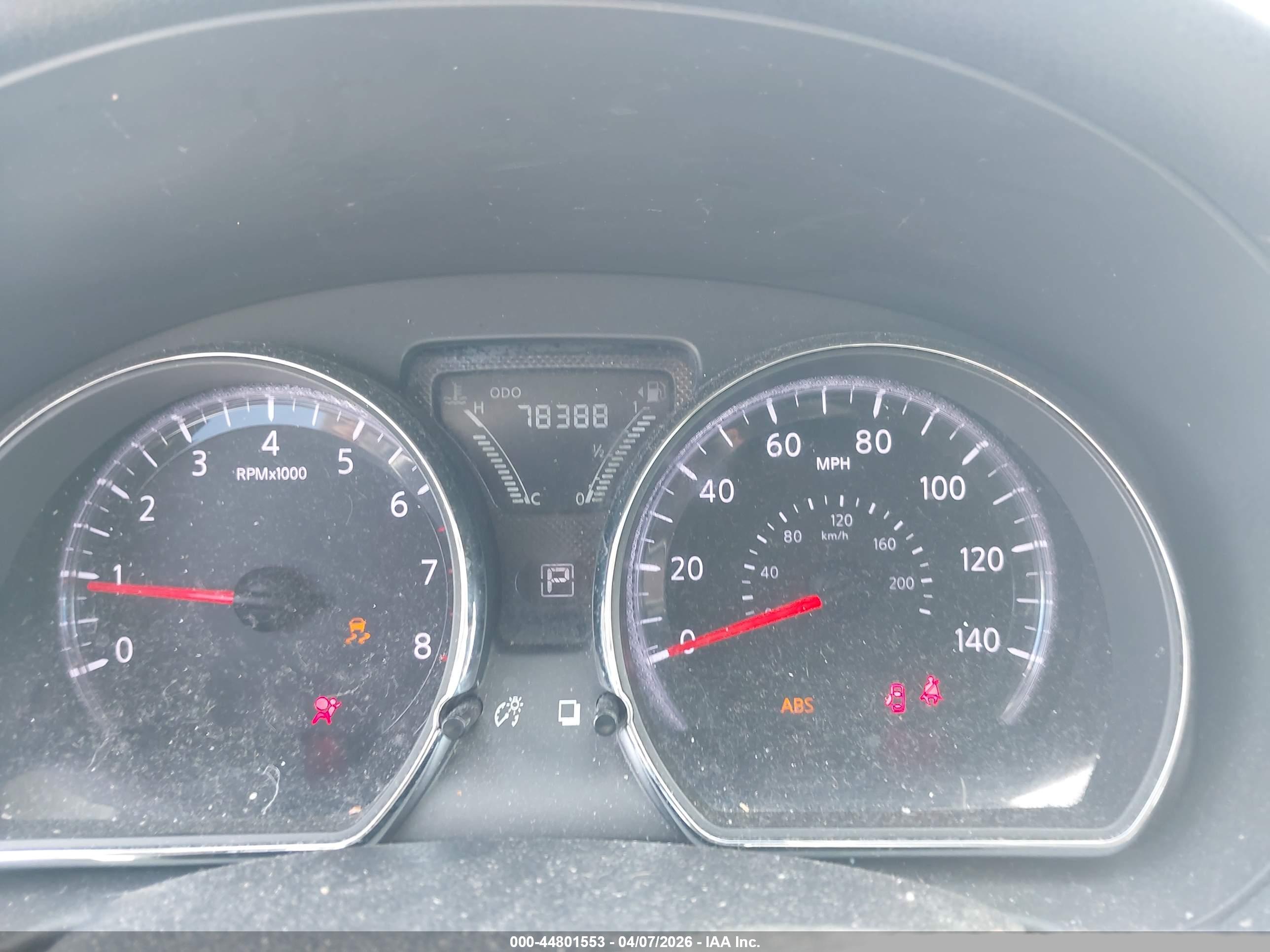 NISSAN VERSA image 7