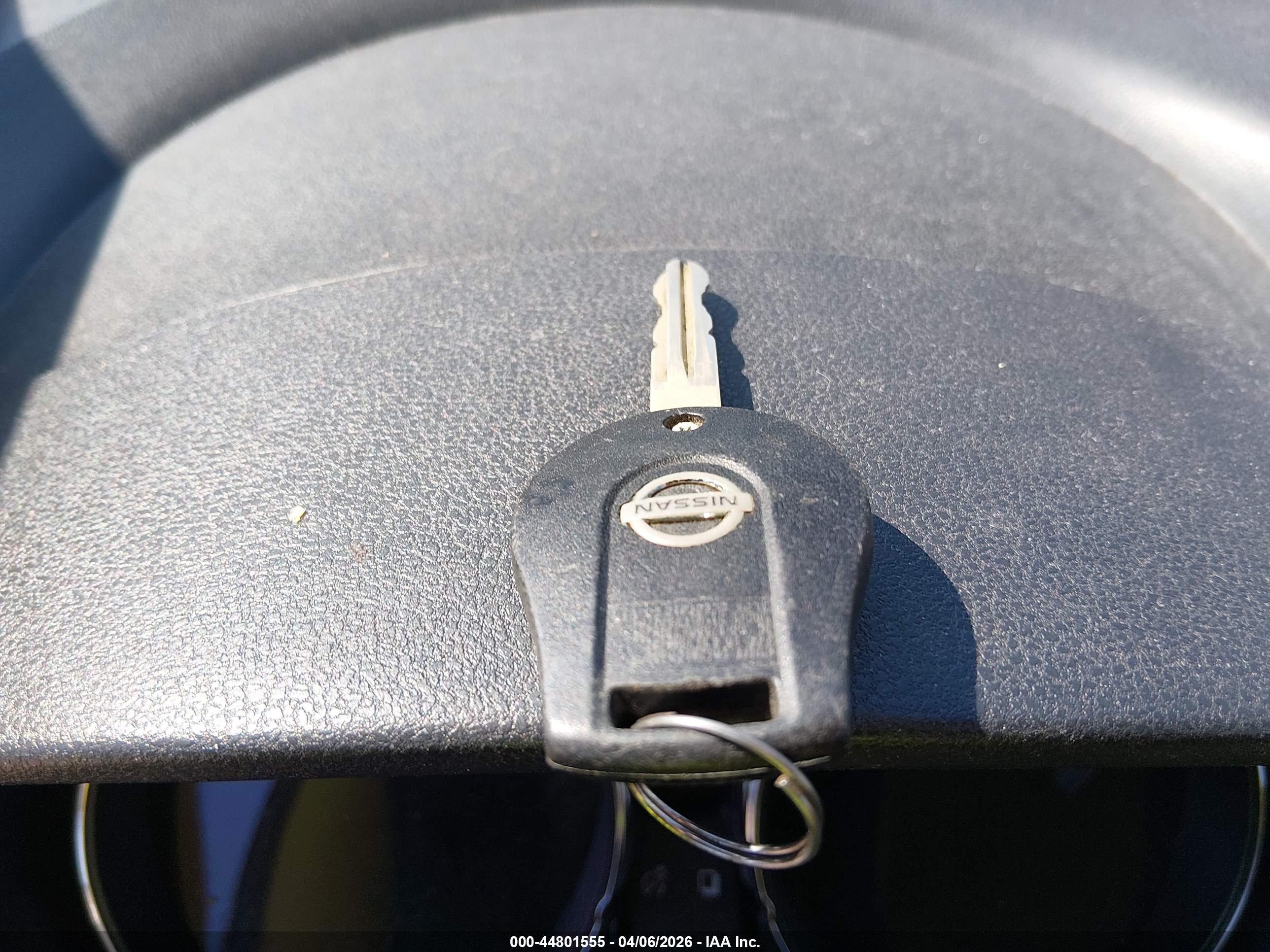 NISSAN VERSA image 11