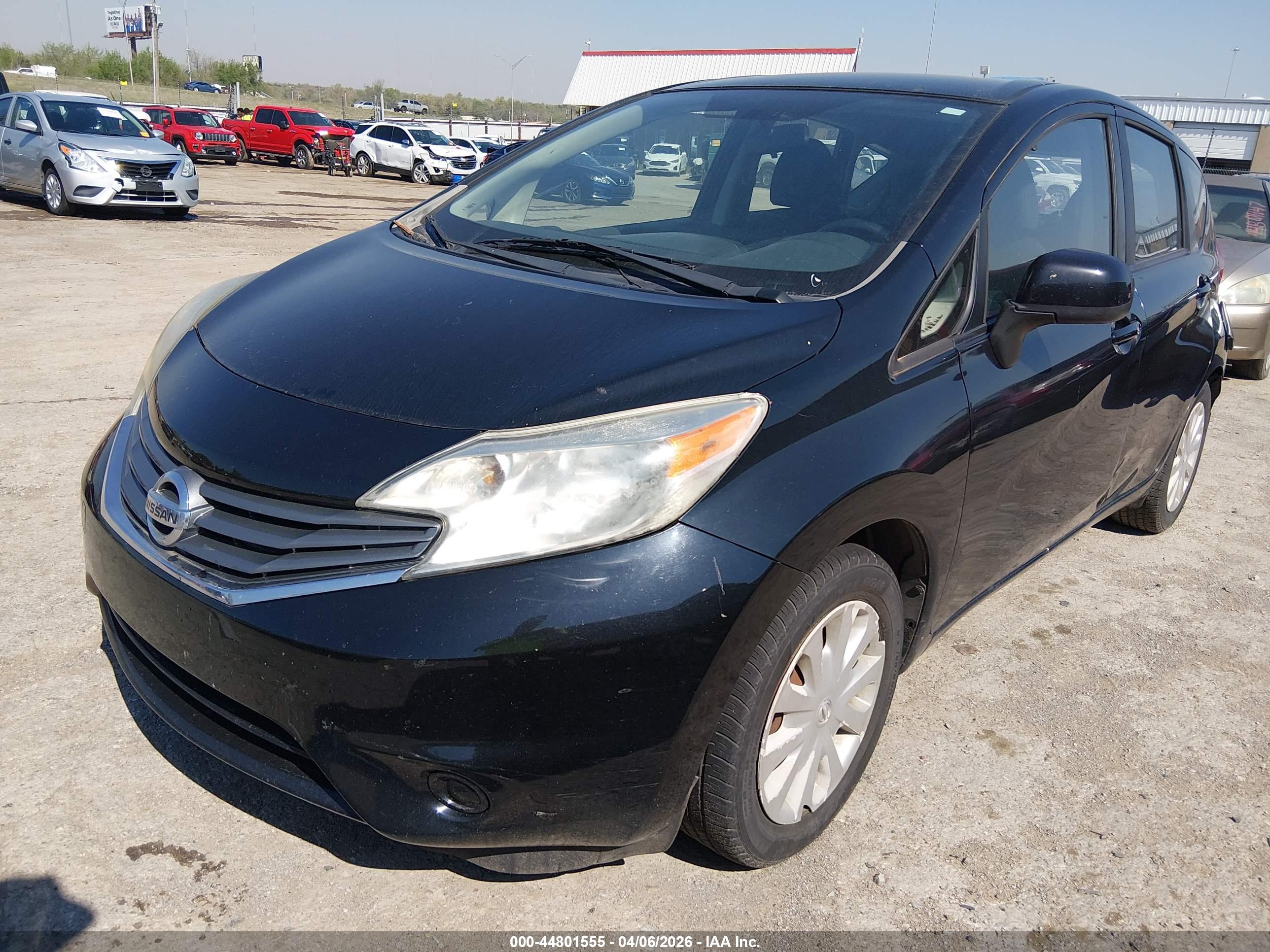 NISSAN VERSA image 2