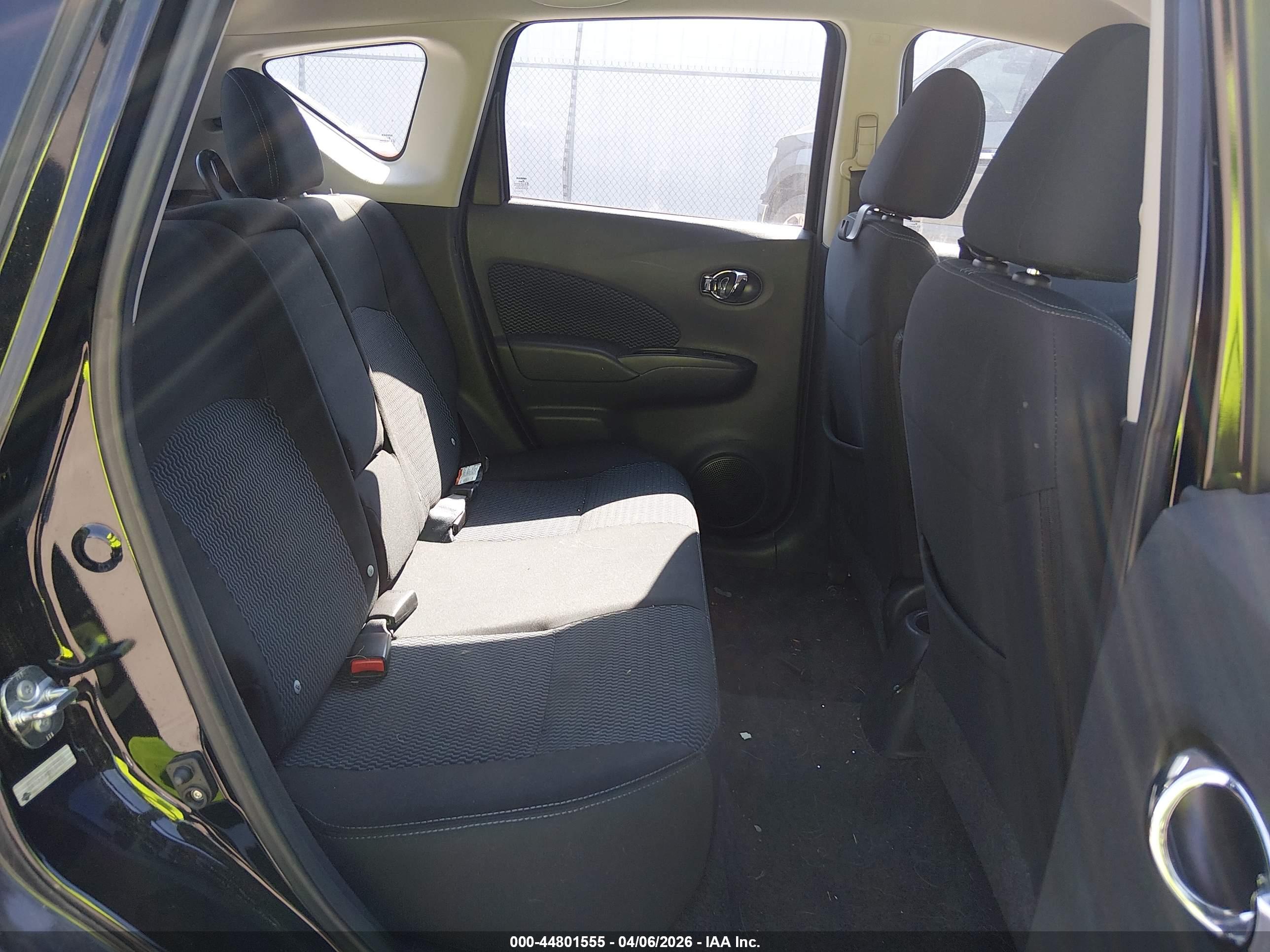 NISSAN VERSA image 8