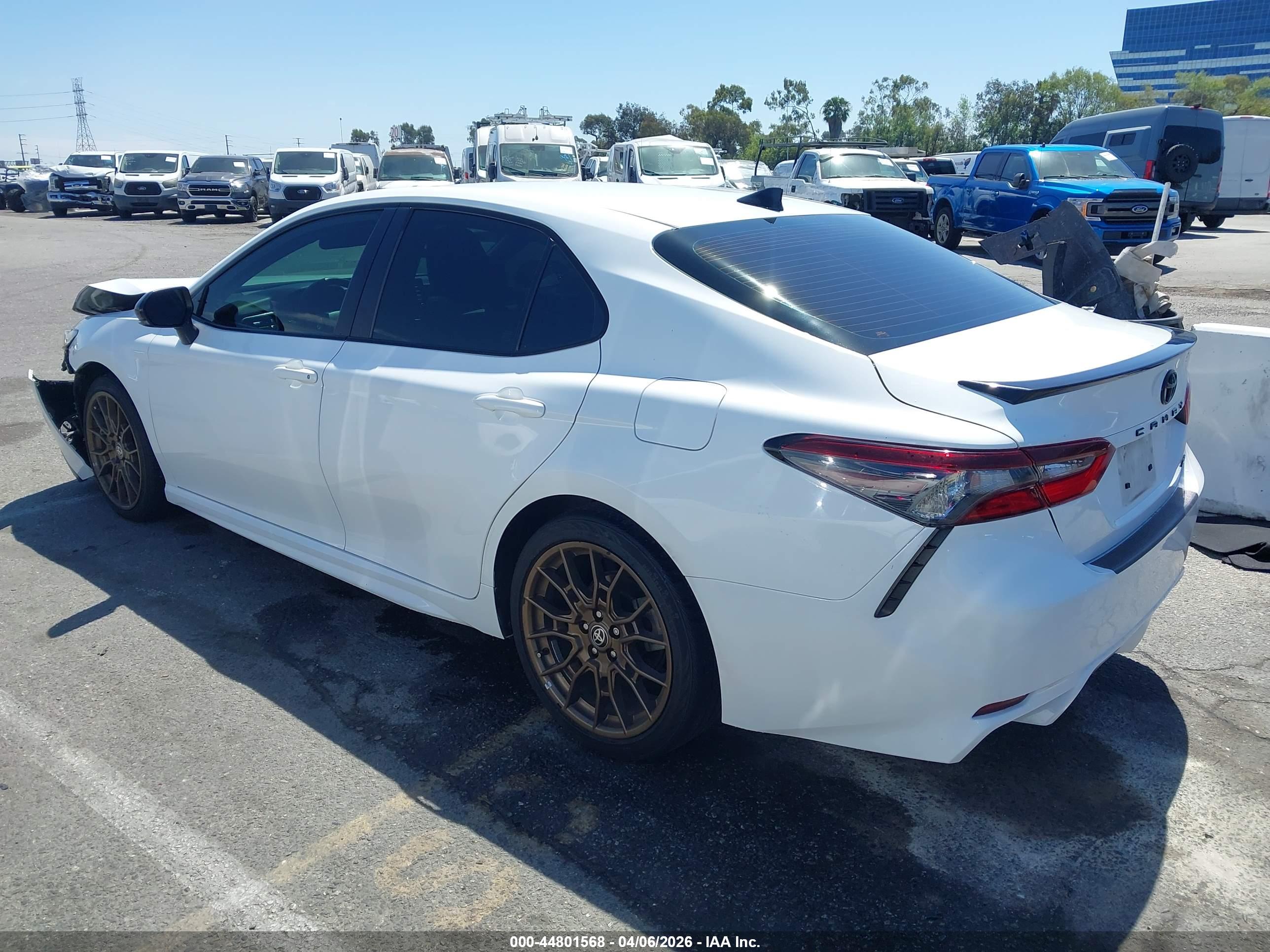 TOYOTA CAMRY image 3