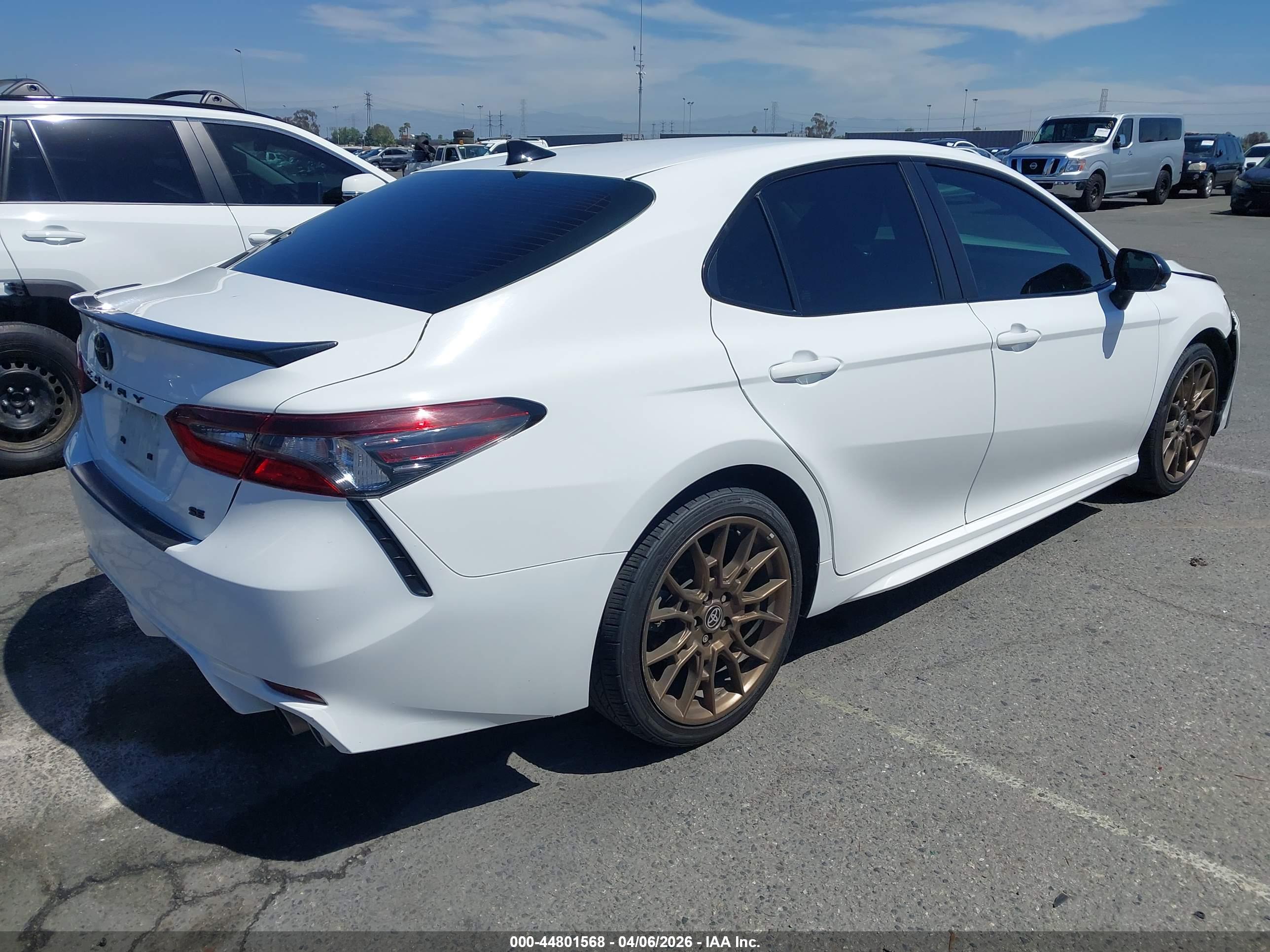 TOYOTA CAMRY image 4