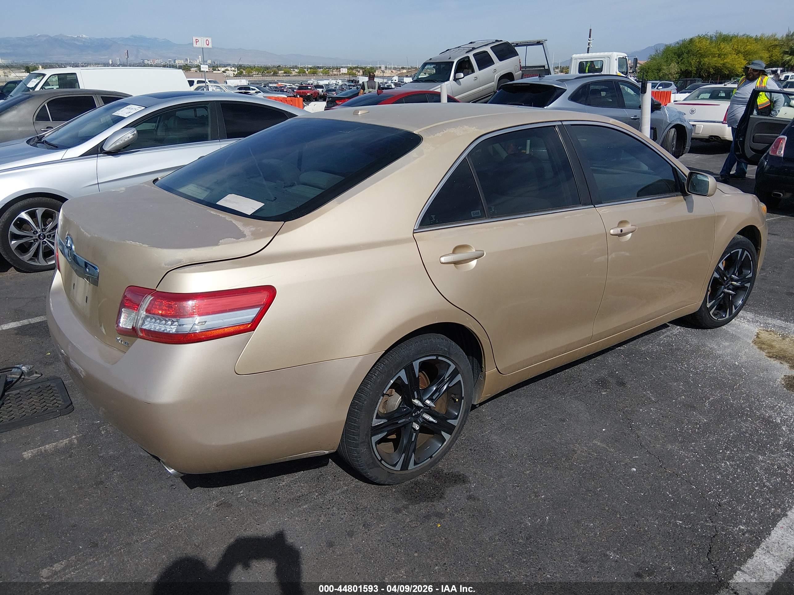 TOYOTA CAMRY image 4