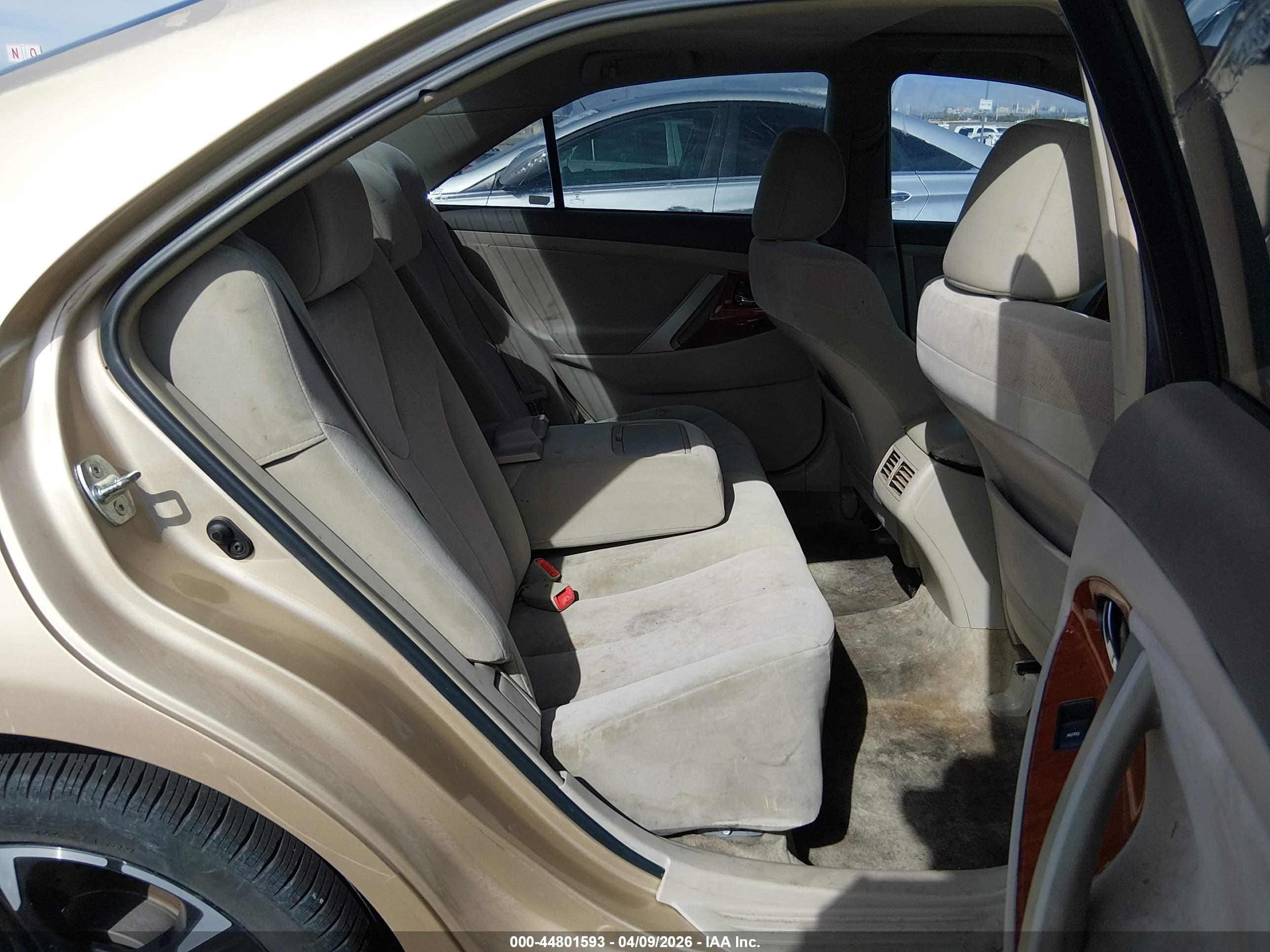 TOYOTA CAMRY image 8